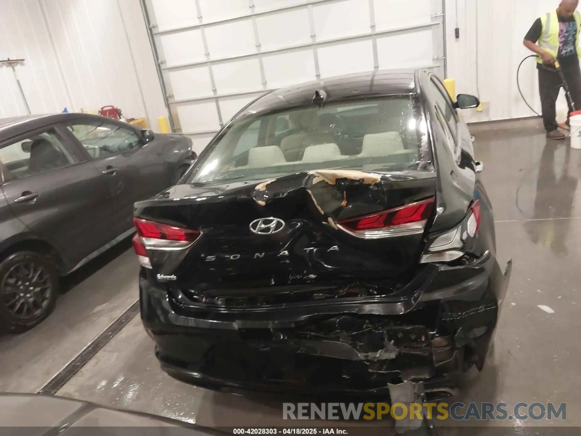 16 Photograph of a damaged car 5NPE34AF1KH817247 HYUNDAI SONATA 2019