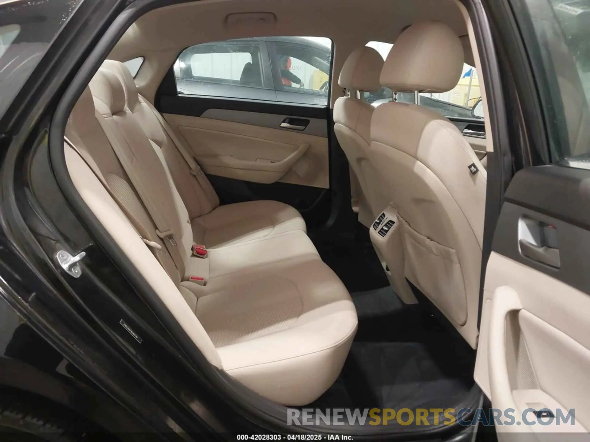 8 Photograph of a damaged car 5NPE34AF1KH817247 HYUNDAI SONATA 2019