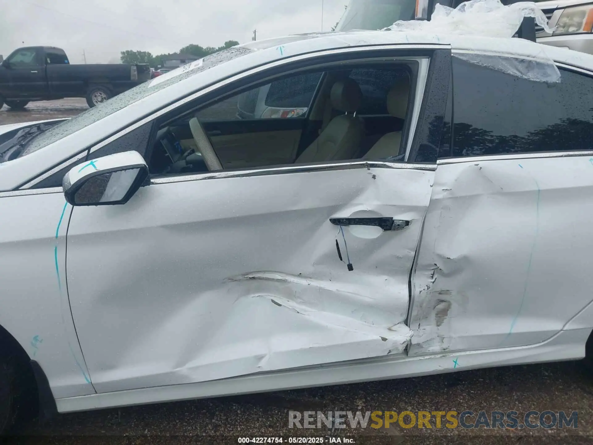 6 Photograph of a damaged car 5NPE34AF2KH733583 HYUNDAI SONATA 2019