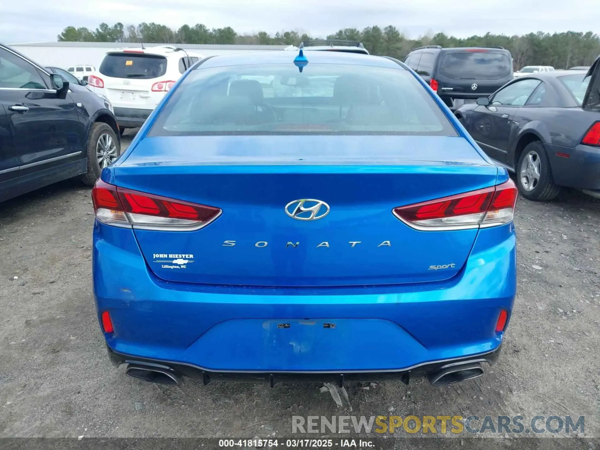 17 Photograph of a damaged car 5NPE34AF2KH735382 HYUNDAI SONATA 2019