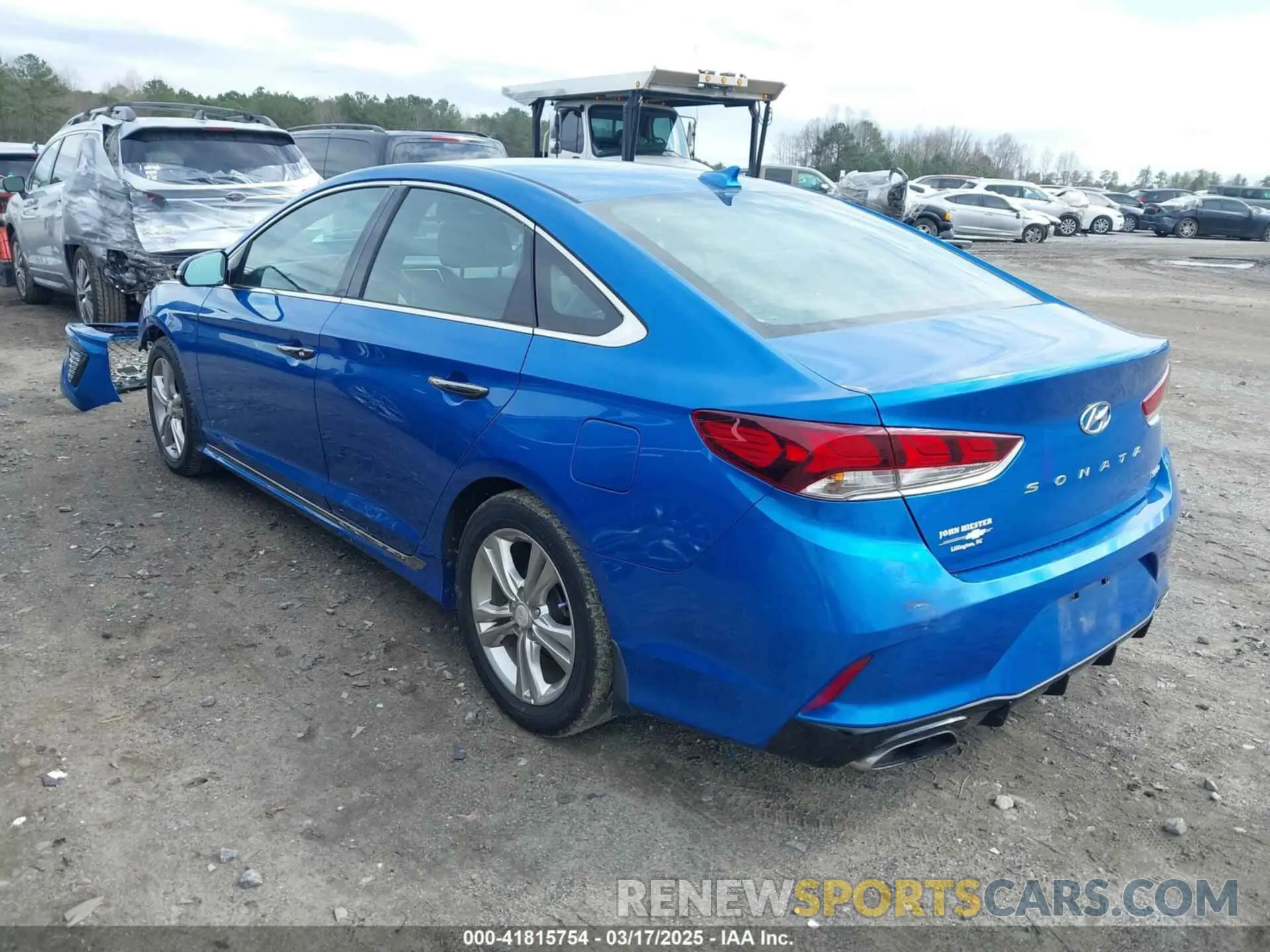 3 Photograph of a damaged car 5NPE34AF2KH735382 HYUNDAI SONATA 2019