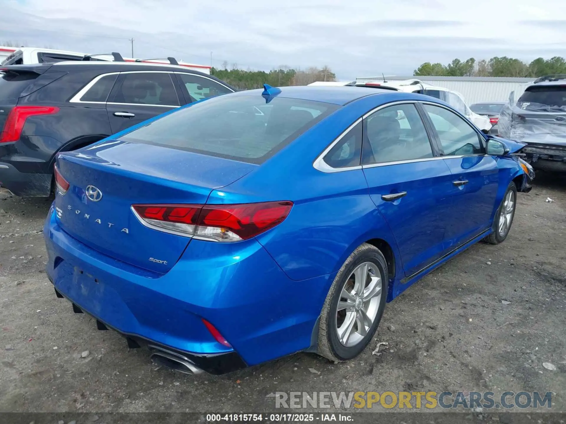 4 Photograph of a damaged car 5NPE34AF2KH735382 HYUNDAI SONATA 2019