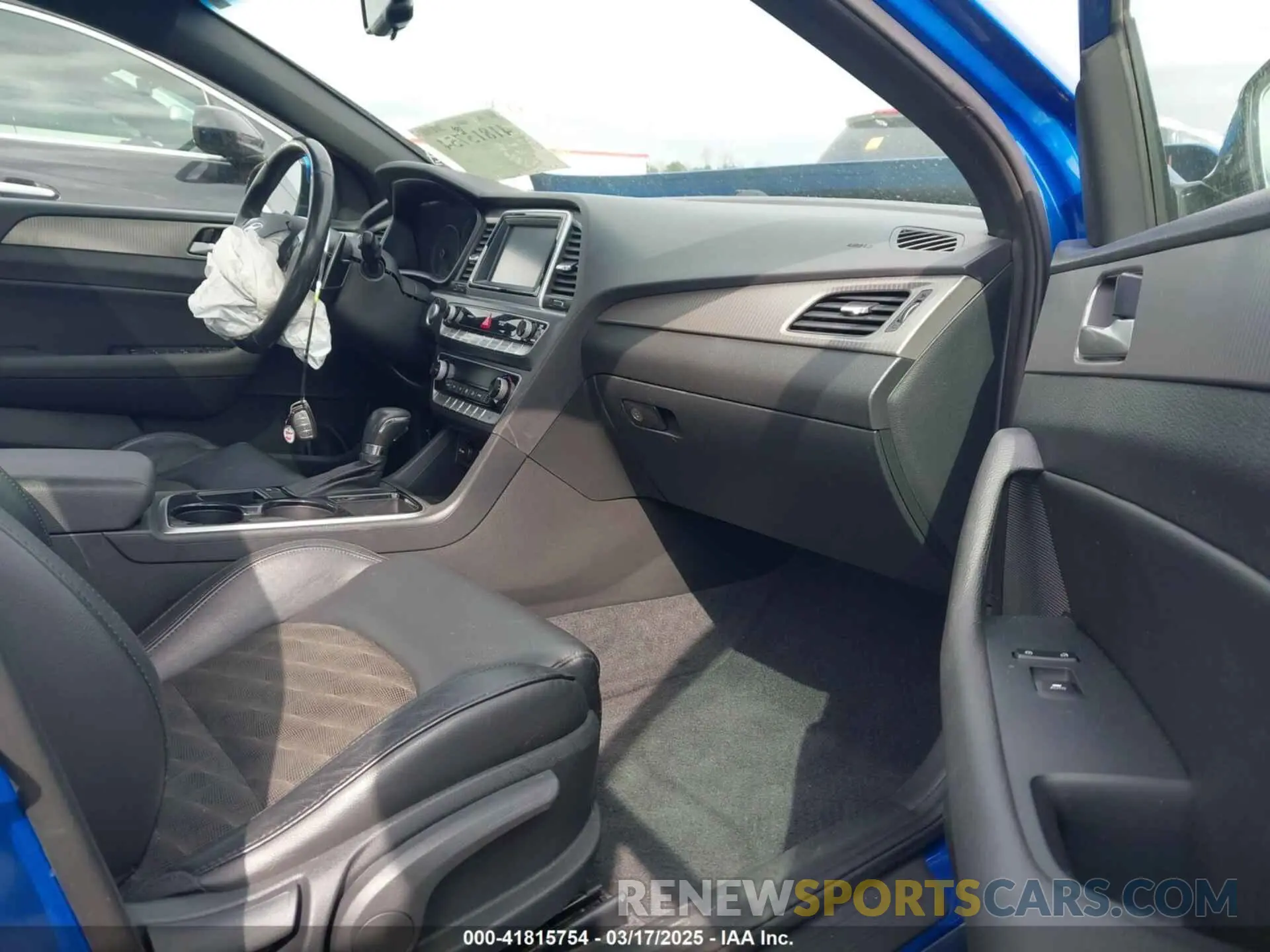 5 Photograph of a damaged car 5NPE34AF2KH735382 HYUNDAI SONATA 2019