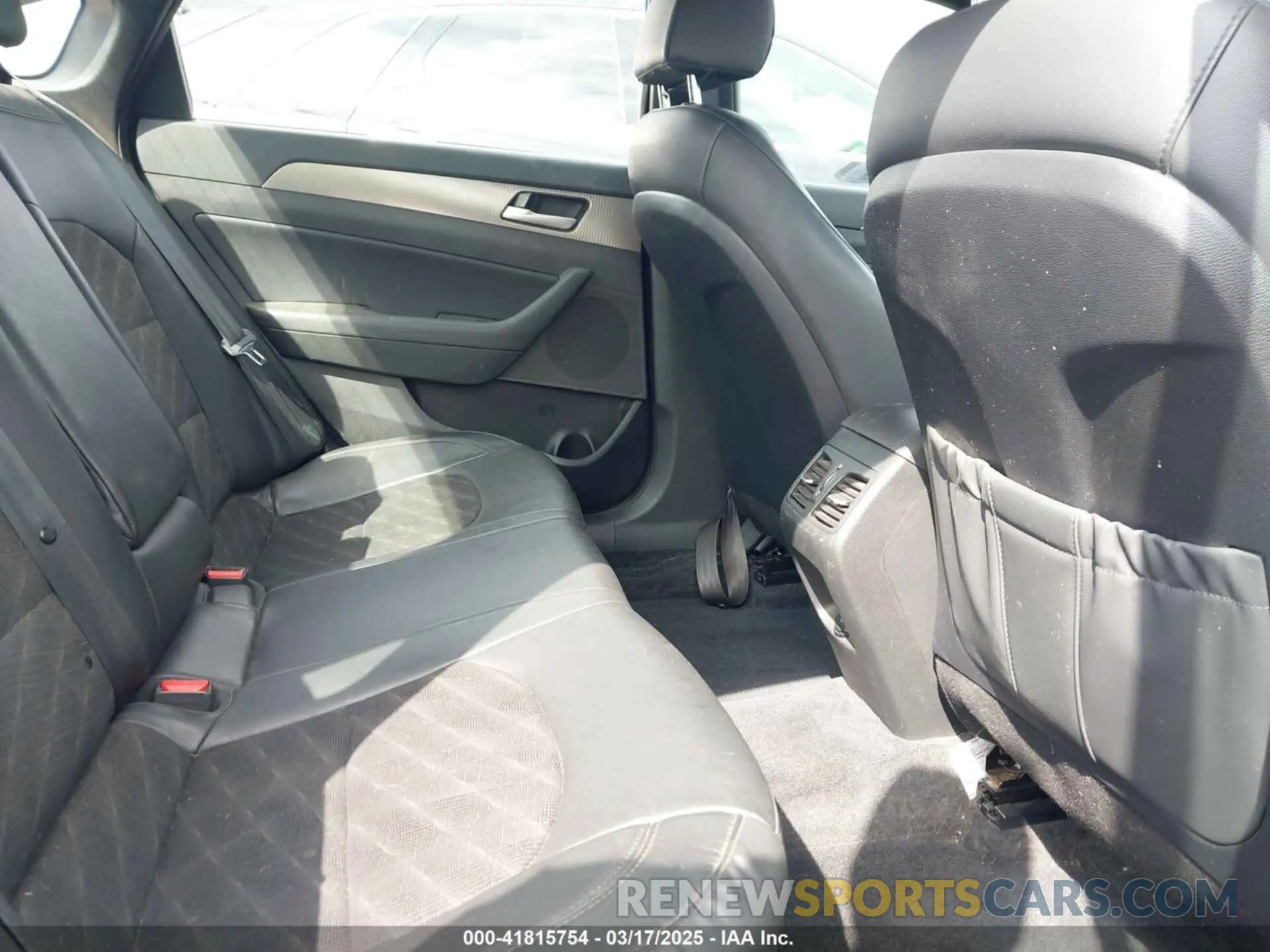 8 Photograph of a damaged car 5NPE34AF2KH735382 HYUNDAI SONATA 2019