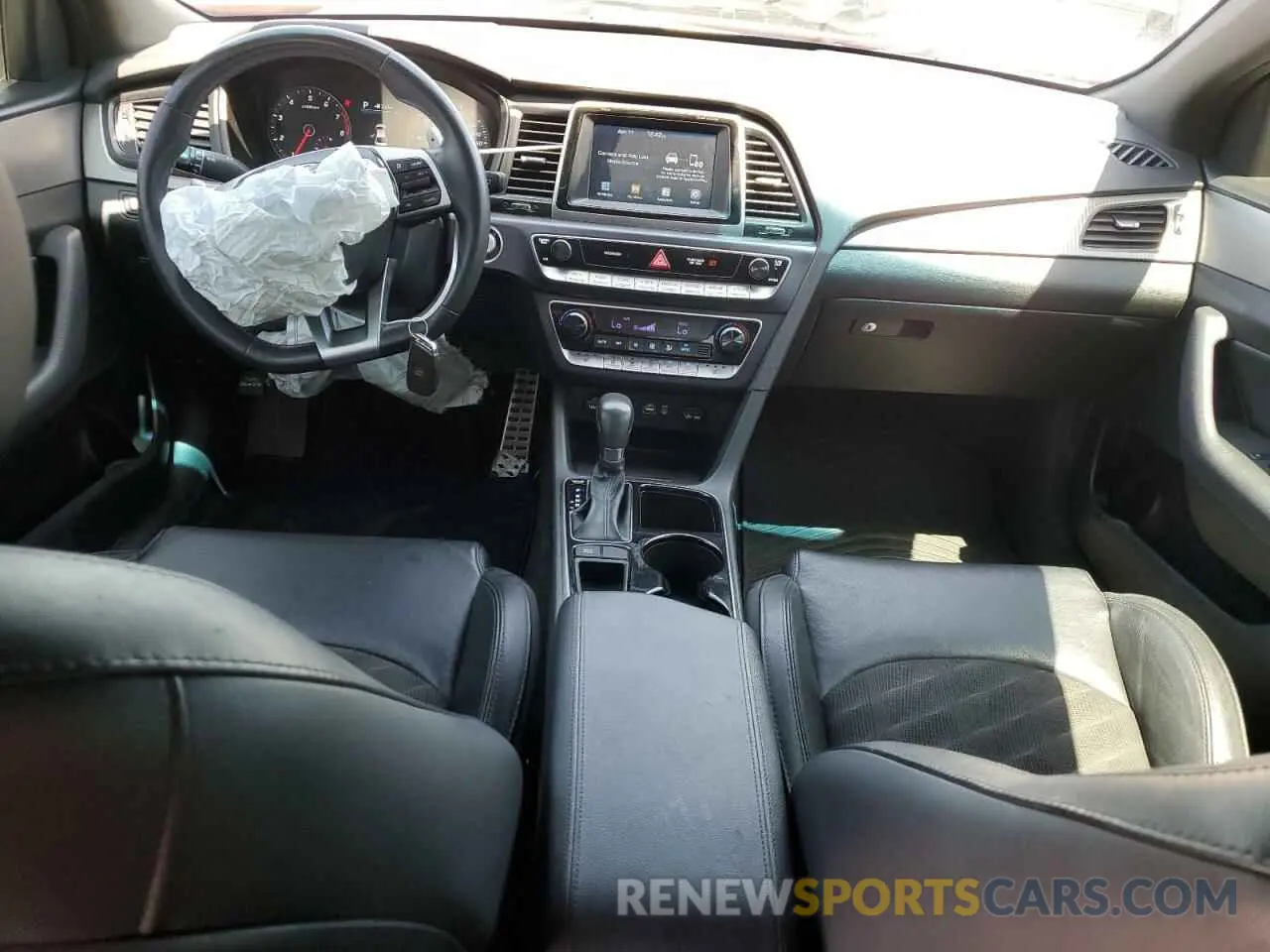 8 Photograph of a damaged car 5NPE34AF2KH736113 HYUNDAI SONATA 2019