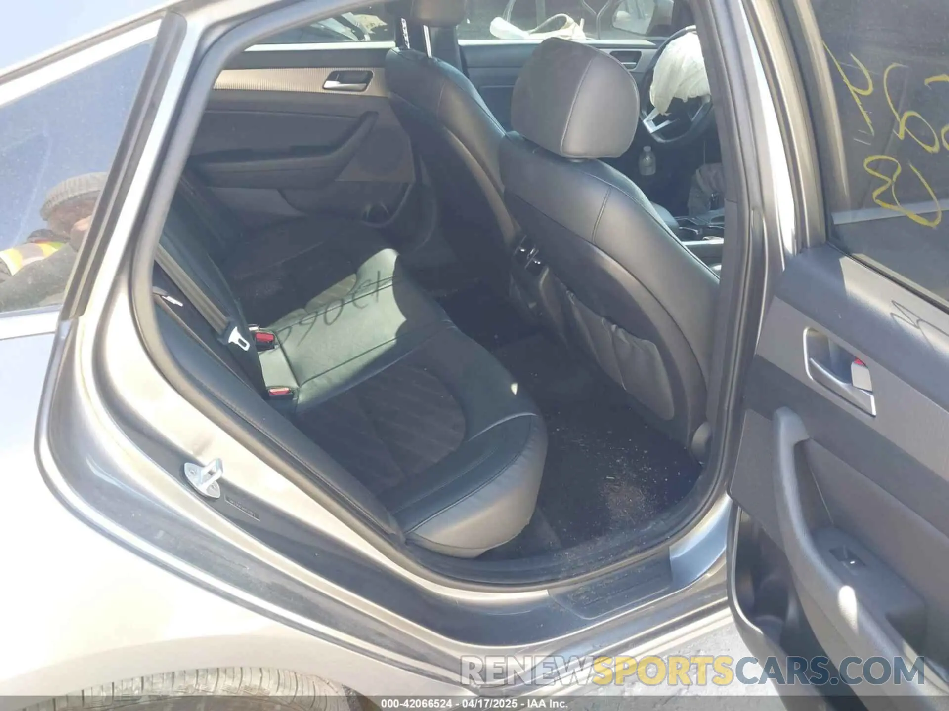 8 Photograph of a damaged car 5NPE34AF2KH737813 HYUNDAI SONATA 2019