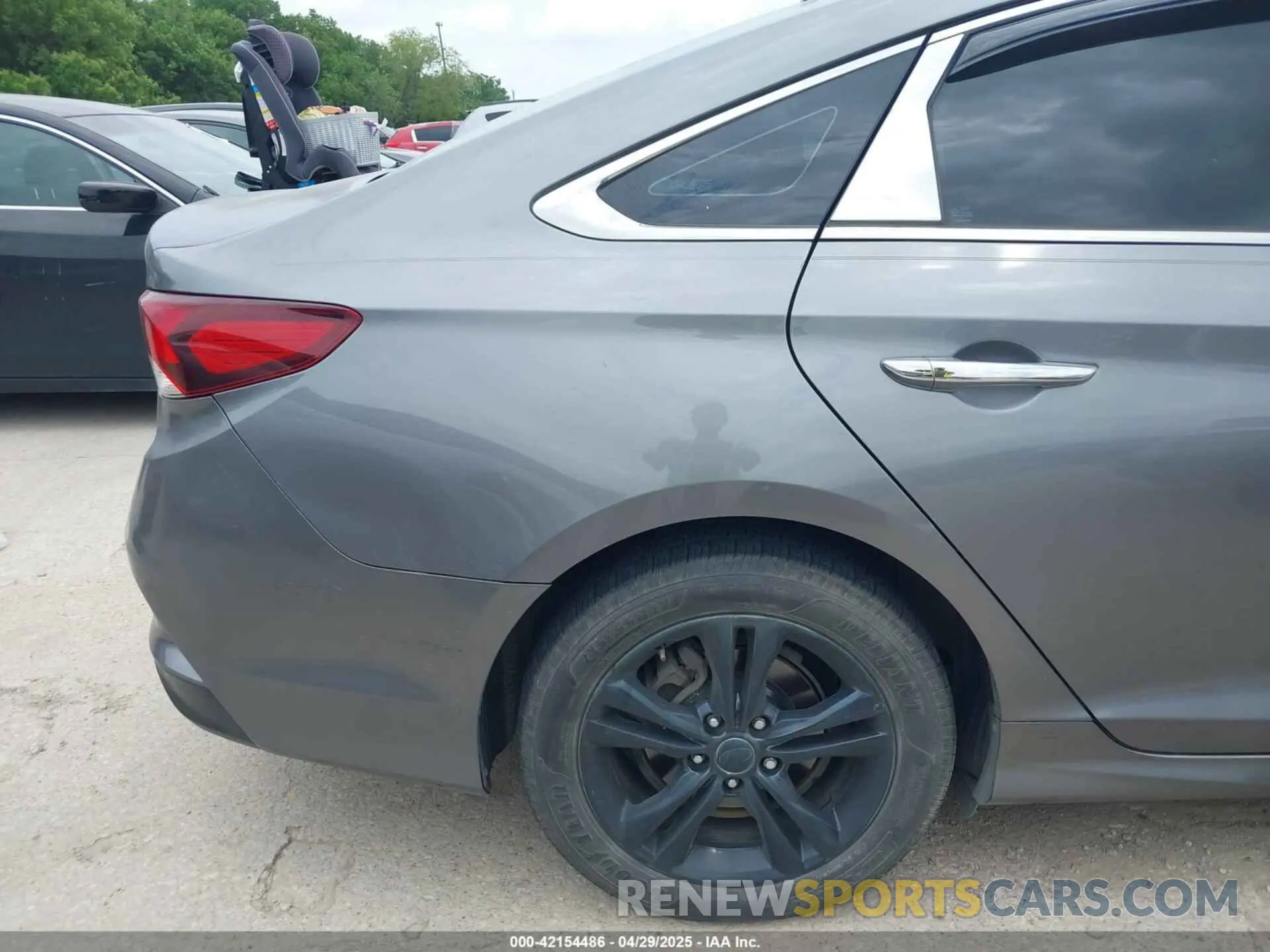 6 Photograph of a damaged car 5NPE34AF2KH743501 HYUNDAI SONATA 2019