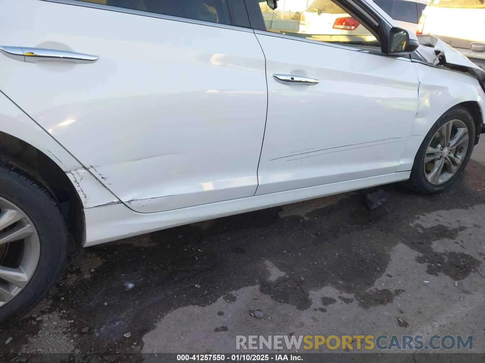 18 Photograph of a damaged car 5NPE34AF2KH763571 HYUNDAI SONATA 2019