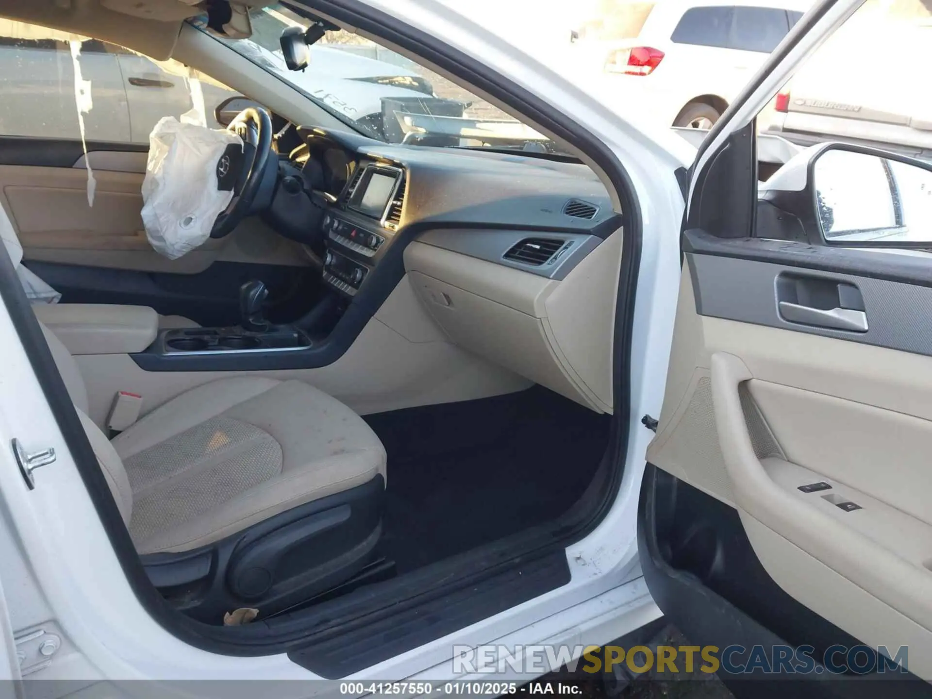 5 Photograph of a damaged car 5NPE34AF2KH763571 HYUNDAI SONATA 2019