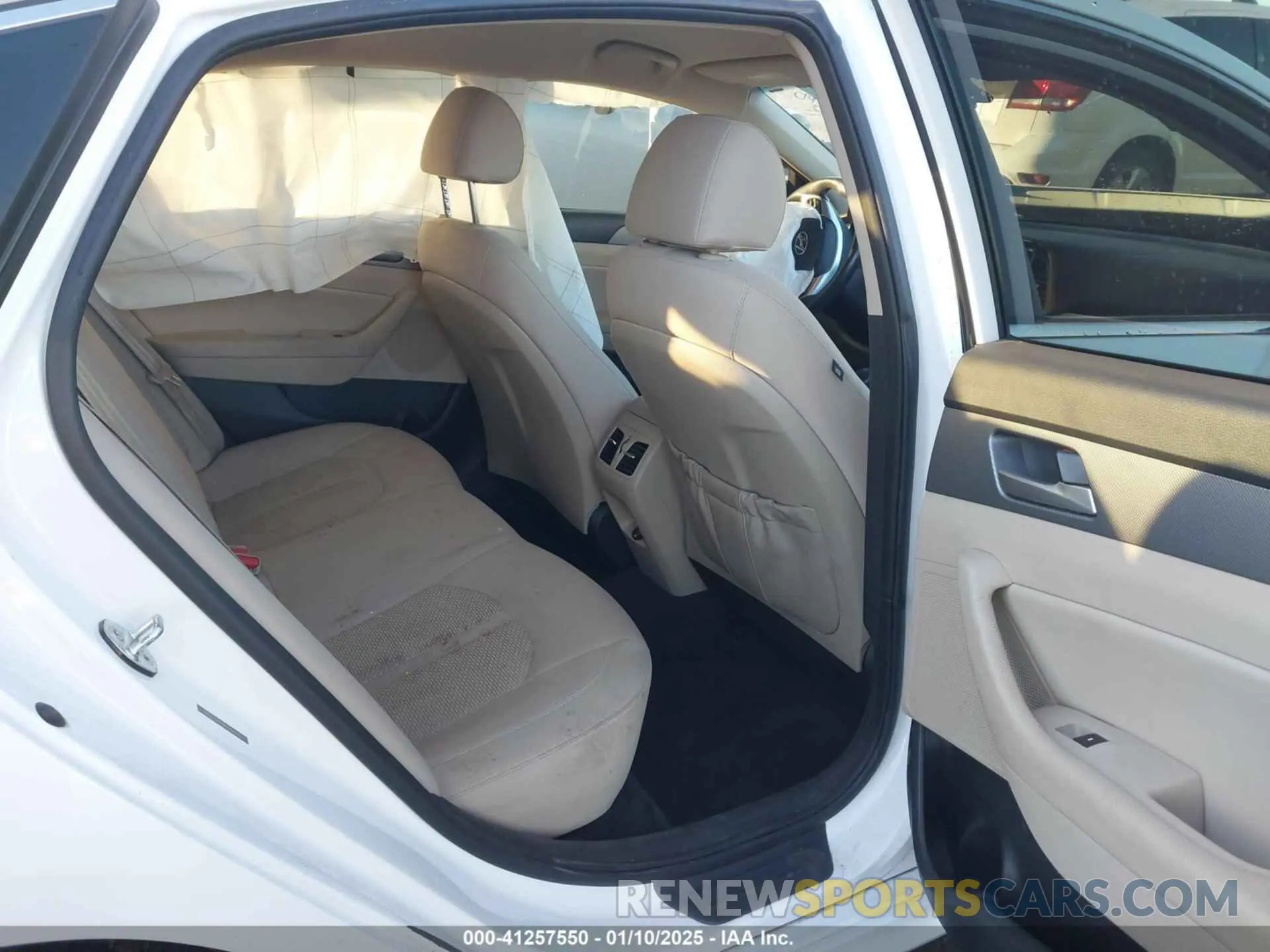 8 Photograph of a damaged car 5NPE34AF2KH763571 HYUNDAI SONATA 2019