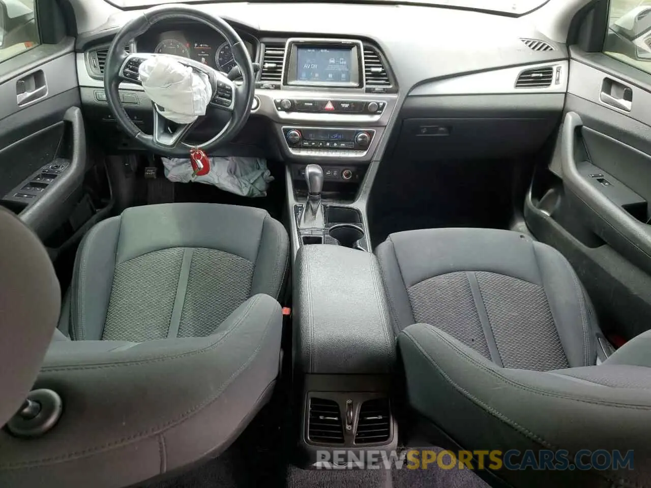8 Photograph of a damaged car 5NPE34AF2KH770973 HYUNDAI SONATA 2019