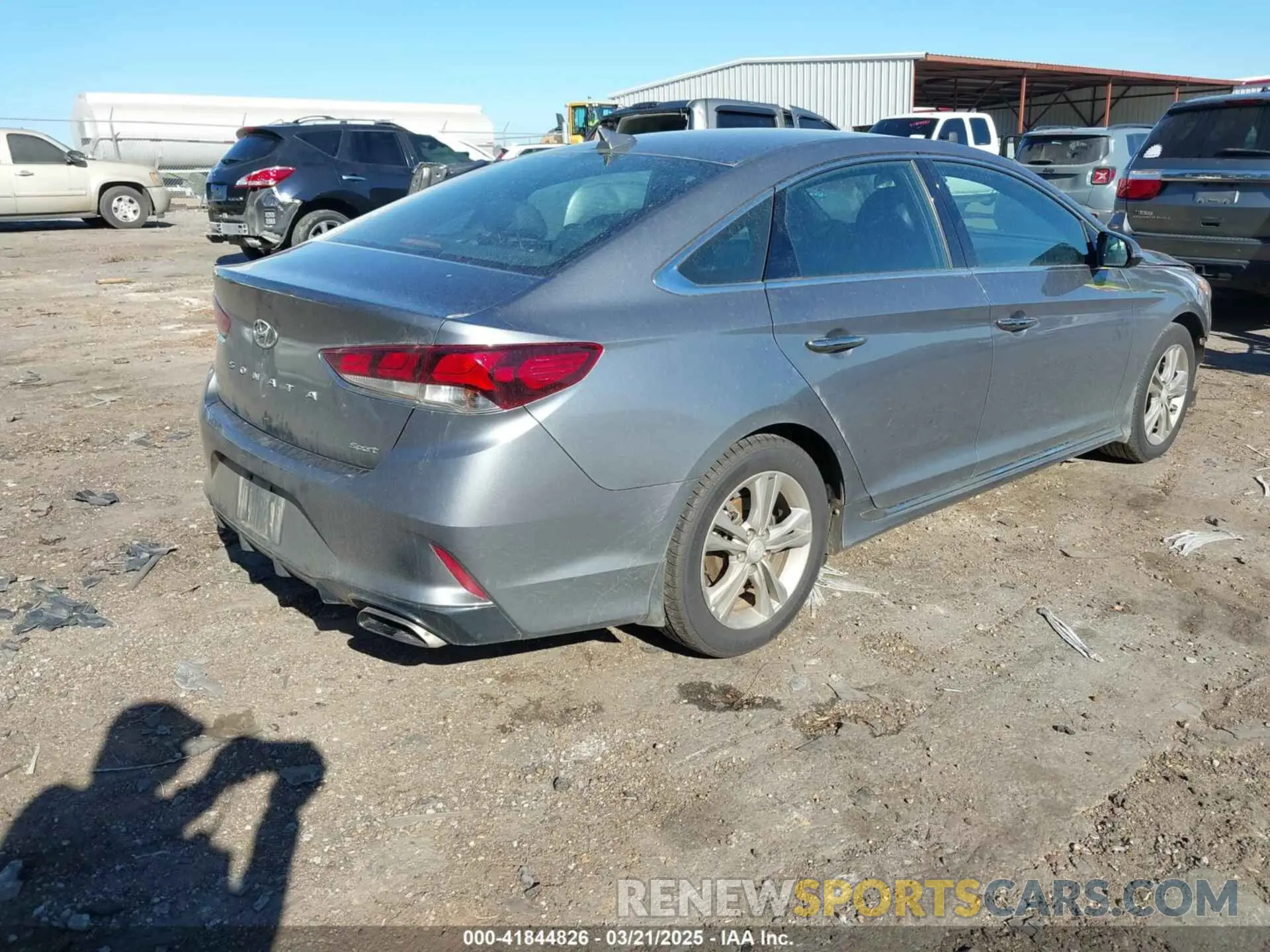 4 Photograph of a damaged car 5NPE34AF2KH772044 HYUNDAI SONATA 2019
