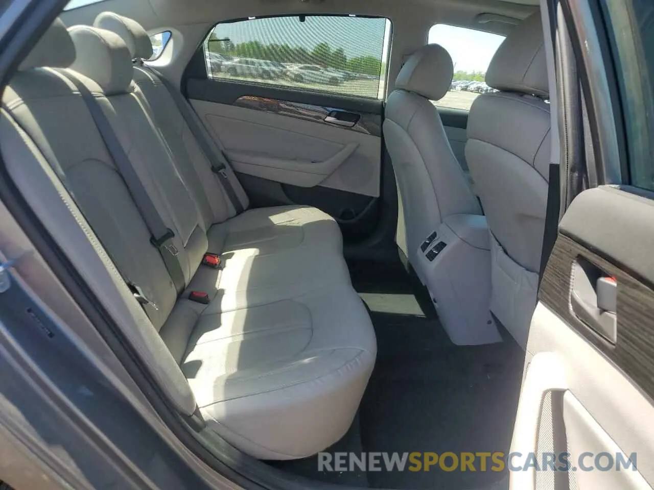 10 Photograph of a damaged car 5NPE34AF2KH775414 HYUNDAI SONATA 2019