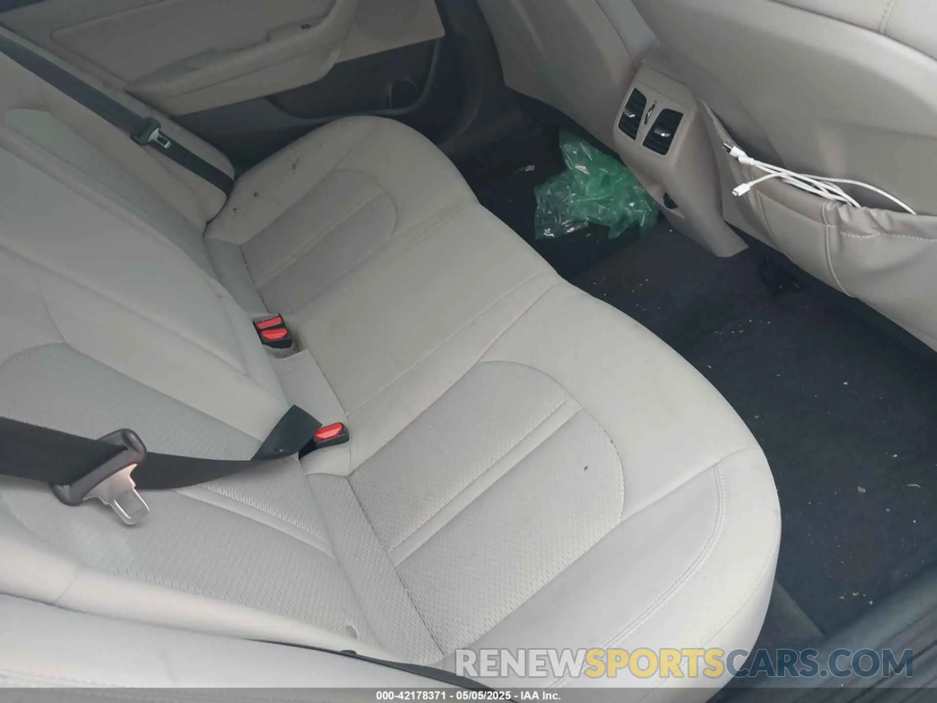 8 Photograph of a damaged car 5NPE34AF2KH783061 HYUNDAI SONATA 2019