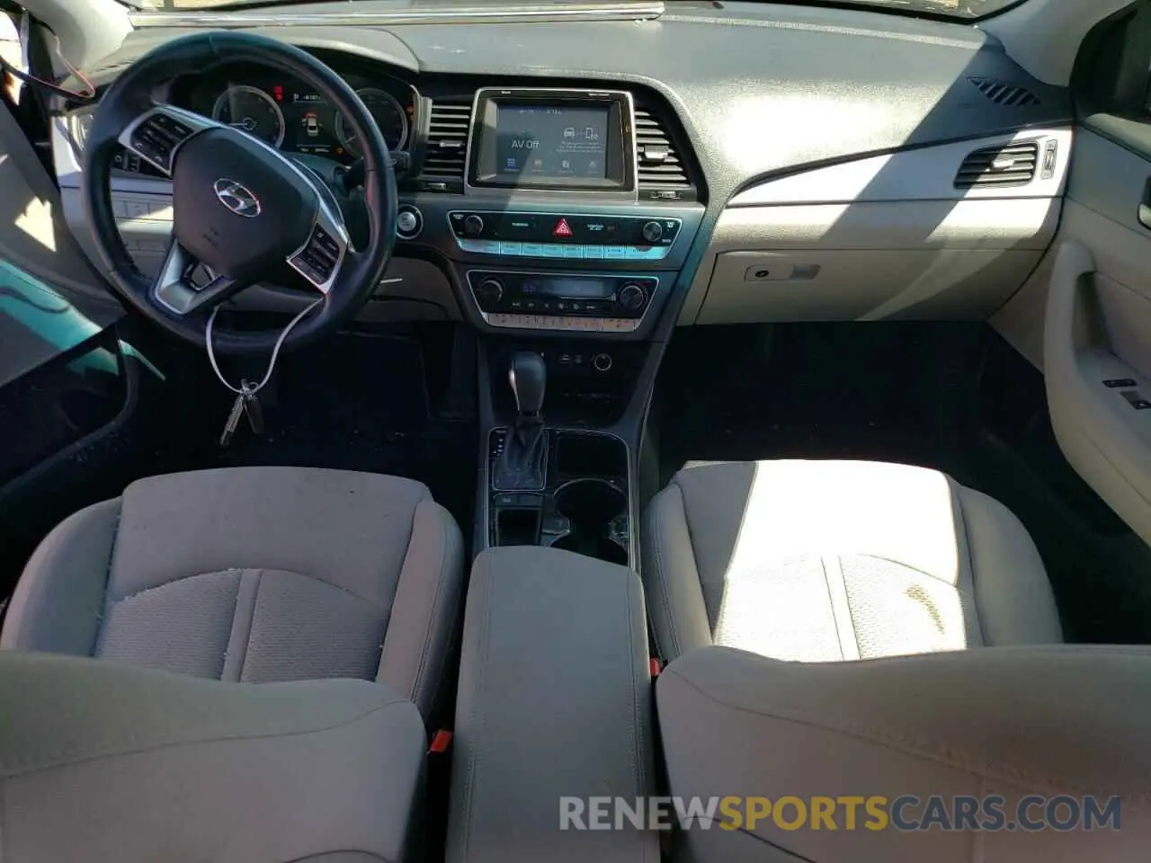 8 Photograph of a damaged car 5NPE34AF2KH786087 HYUNDAI SONATA 2019
