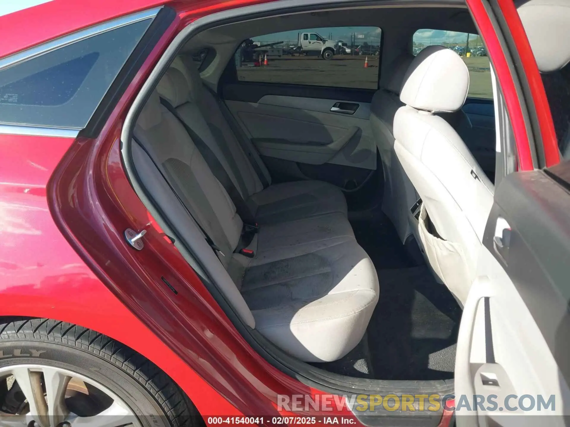 8 Photograph of a damaged car 5NPE34AF2KH787482 HYUNDAI SONATA 2019