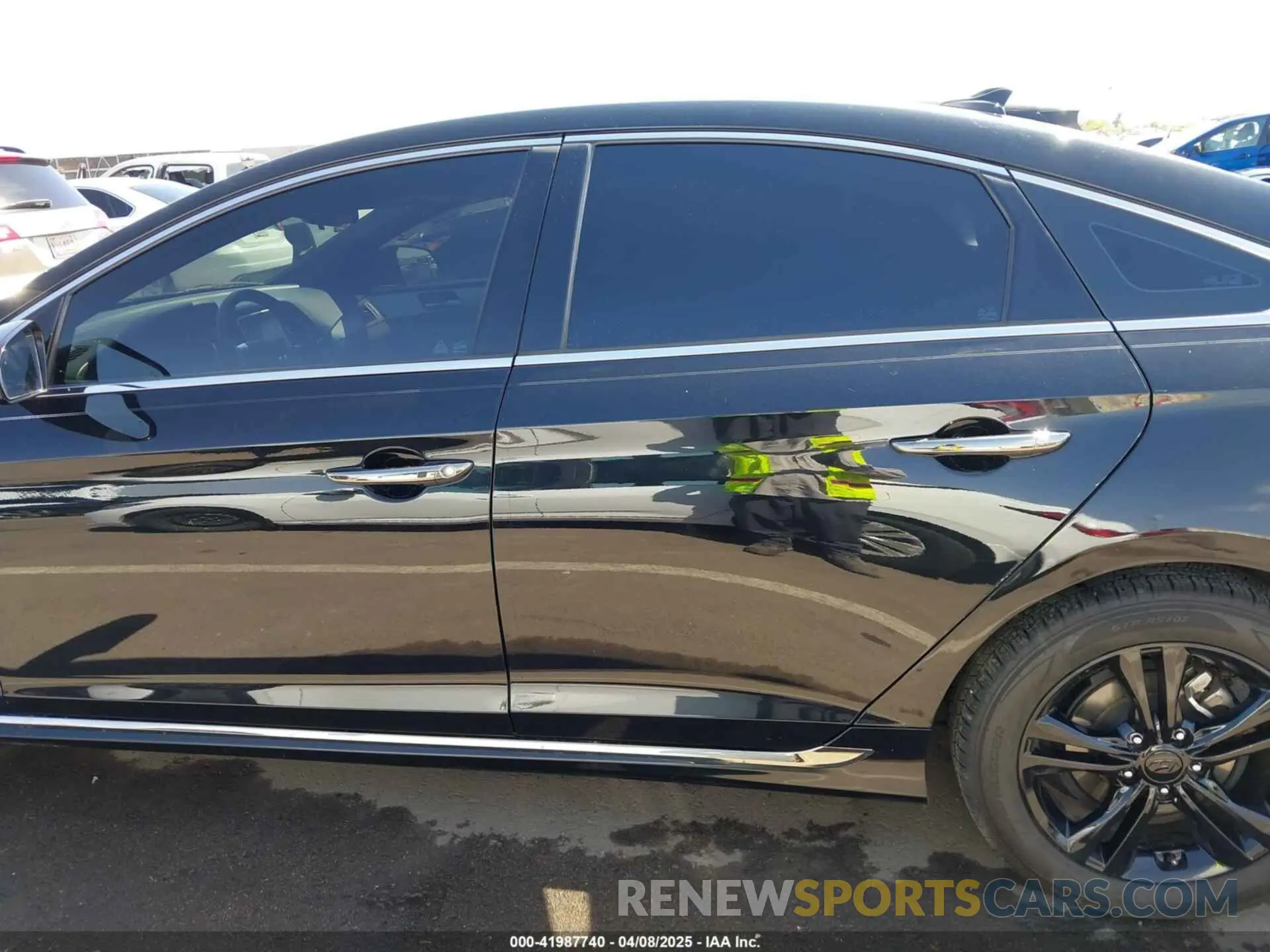 14 Photograph of a damaged car 5NPE34AF2KH792374 HYUNDAI SONATA 2019
