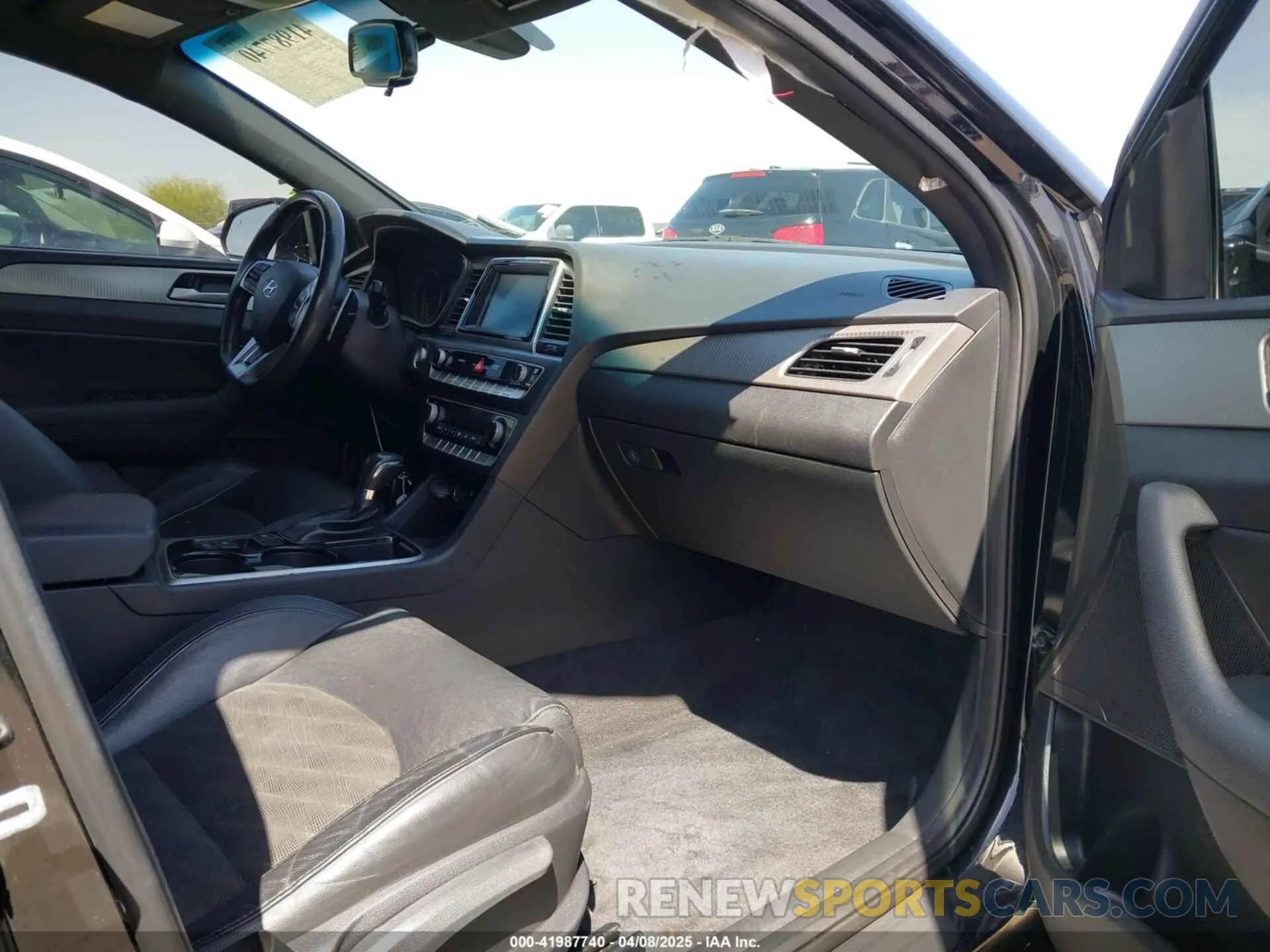 5 Photograph of a damaged car 5NPE34AF2KH792374 HYUNDAI SONATA 2019