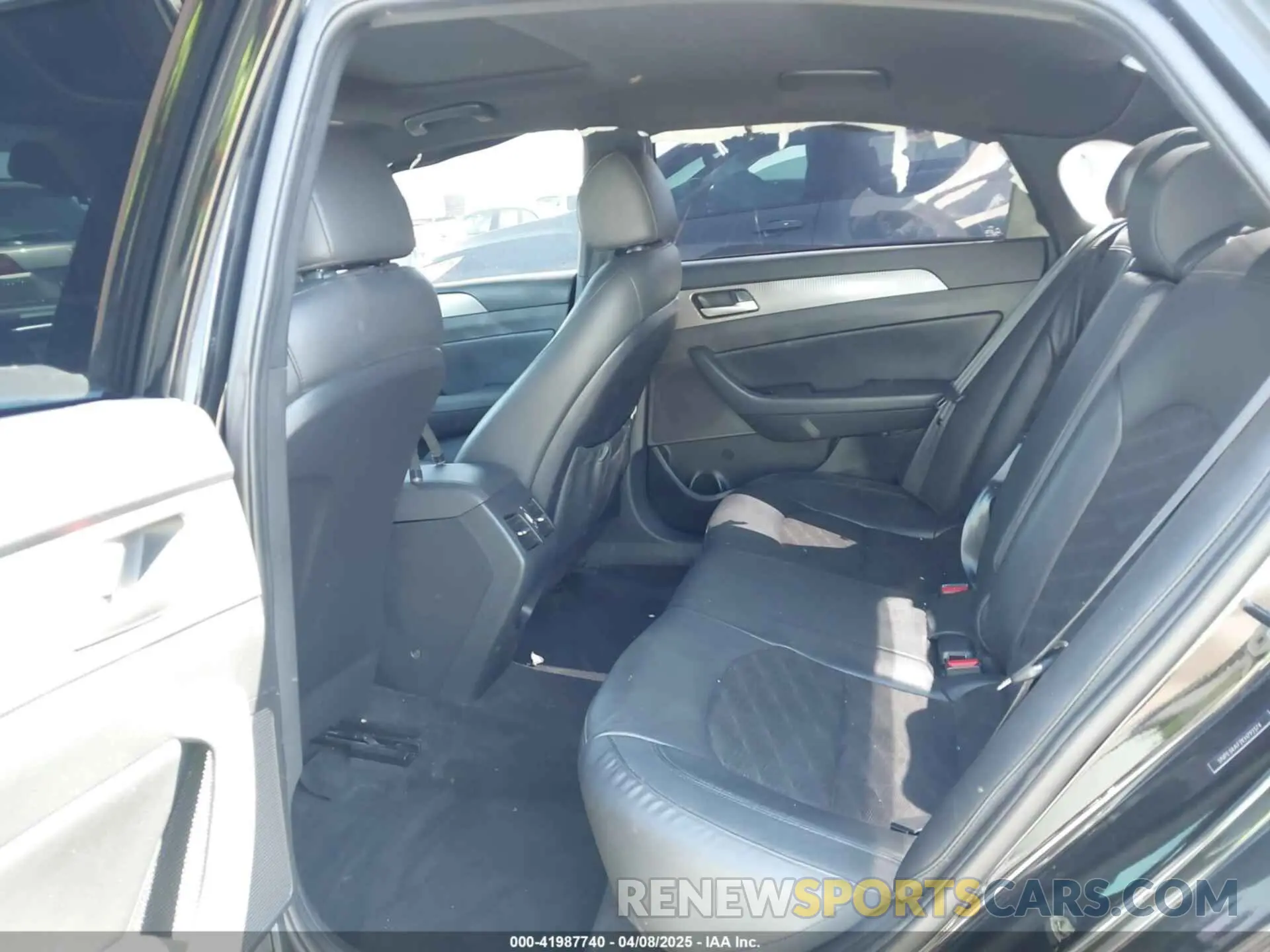8 Photograph of a damaged car 5NPE34AF2KH792374 HYUNDAI SONATA 2019