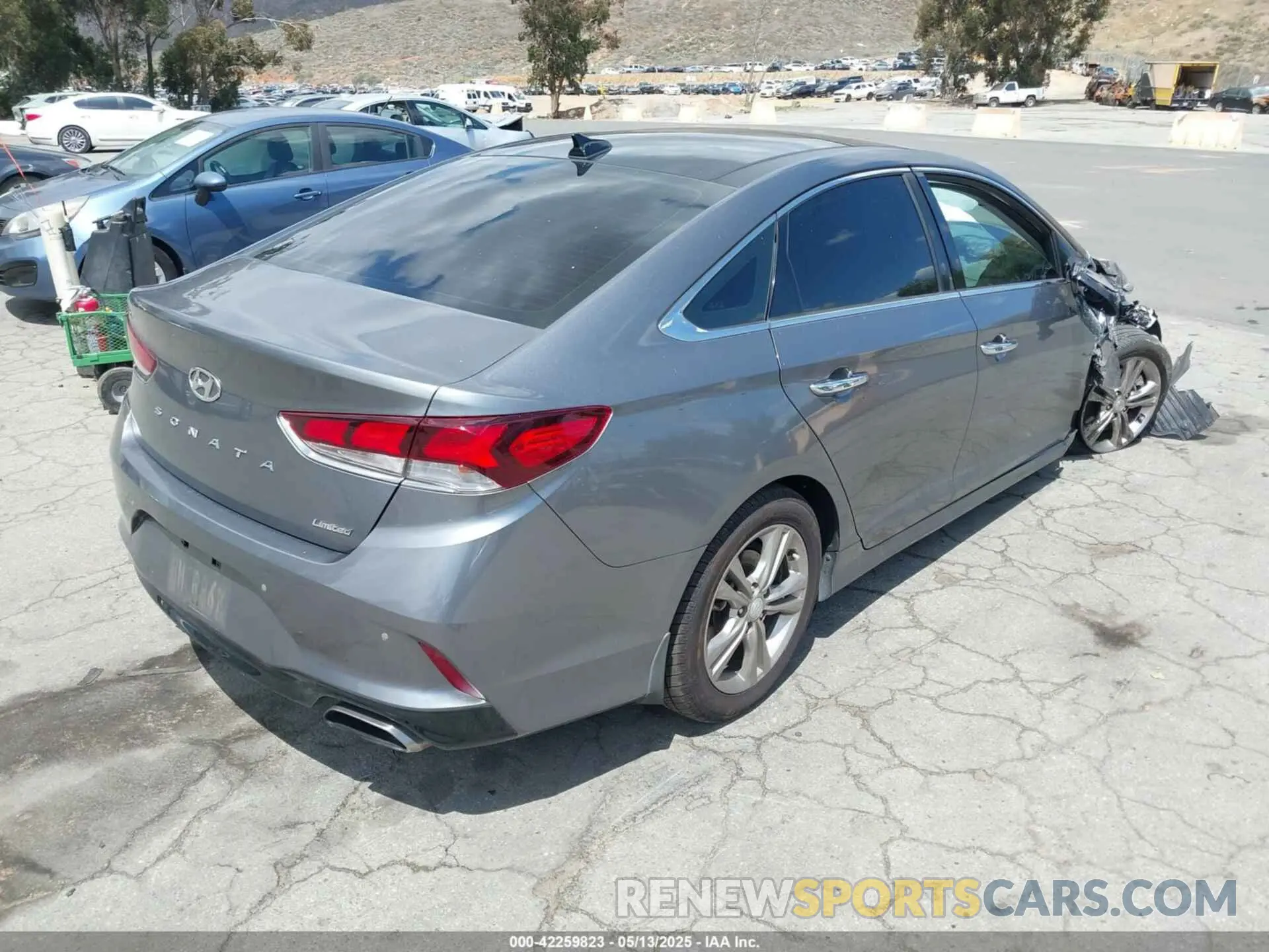 4 Photograph of a damaged car 5NPE34AF2KH796733 HYUNDAI SONATA 2019