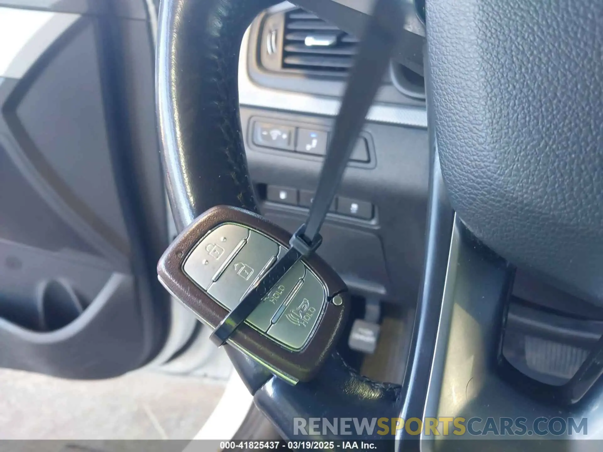 11 Photograph of a damaged car 5NPE34AF2KH806872 HYUNDAI SONATA 2019