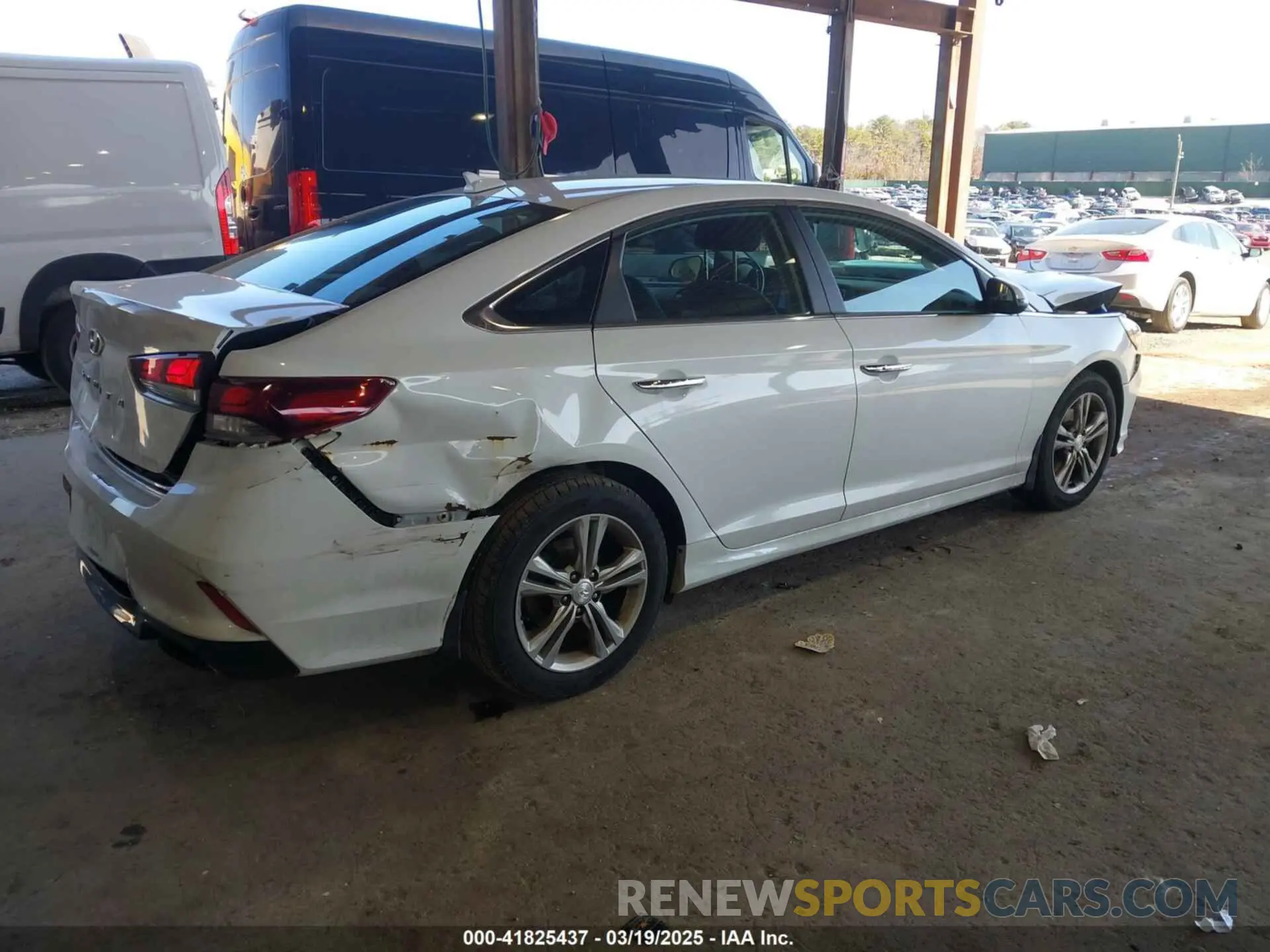 4 Photograph of a damaged car 5NPE34AF2KH806872 HYUNDAI SONATA 2019
