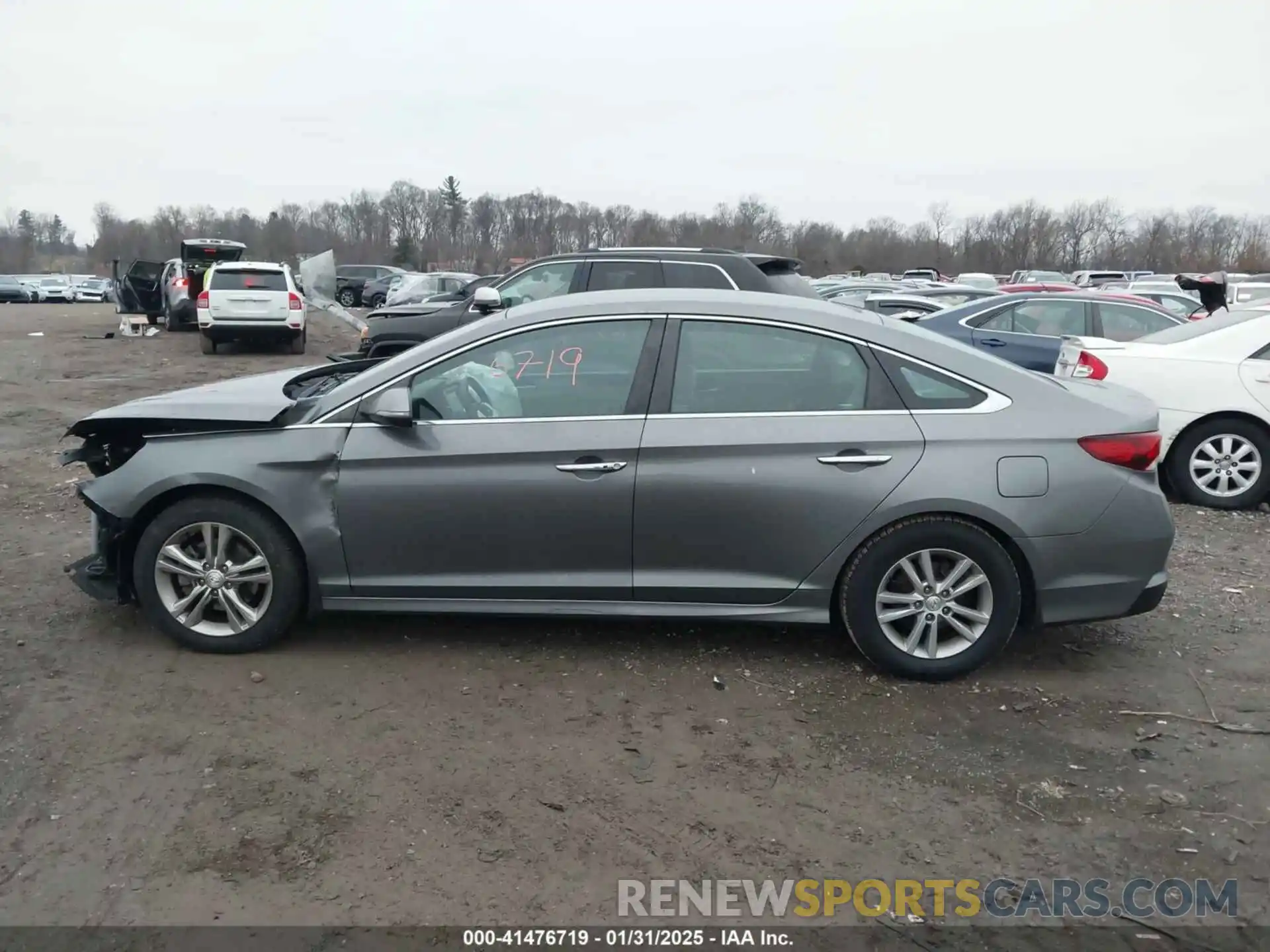 14 Photograph of a damaged car 5NPE34AF2KH809108 HYUNDAI SONATA 2019