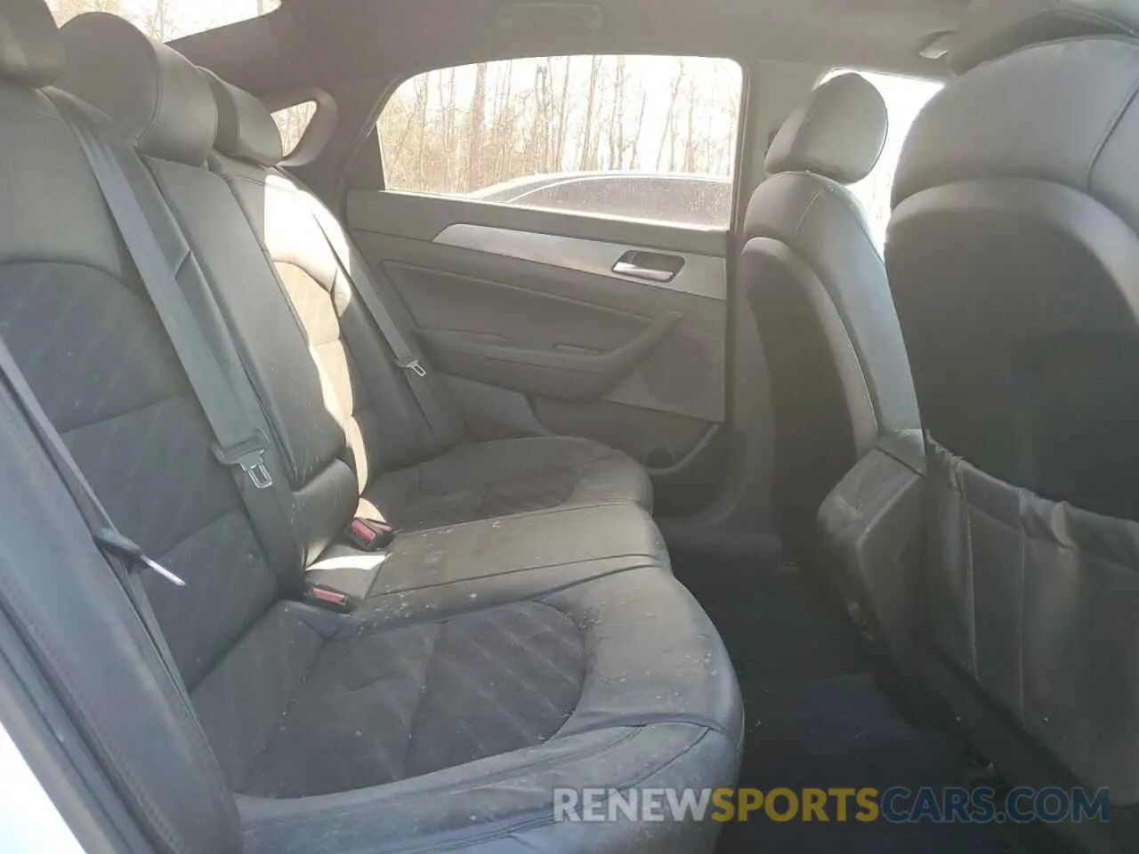 10 Photograph of a damaged car 5NPE34AF3KH747637 HYUNDAI SONATA 2019