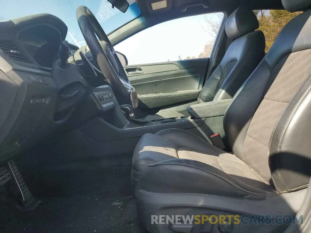 7 Photograph of a damaged car 5NPE34AF3KH747637 HYUNDAI SONATA 2019