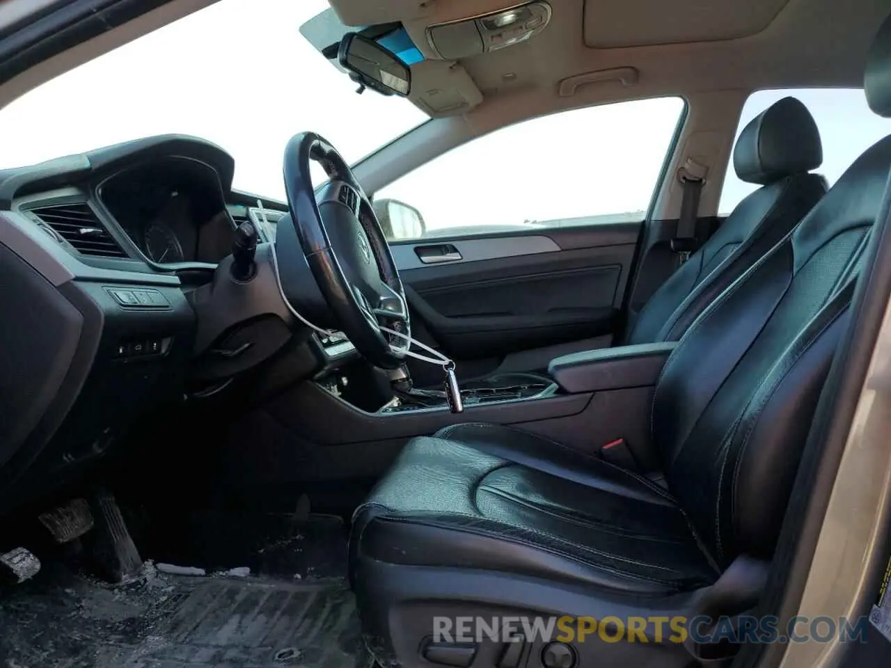 7 Photograph of a damaged car 5NPE34AF3KH748383 HYUNDAI SONATA 2019