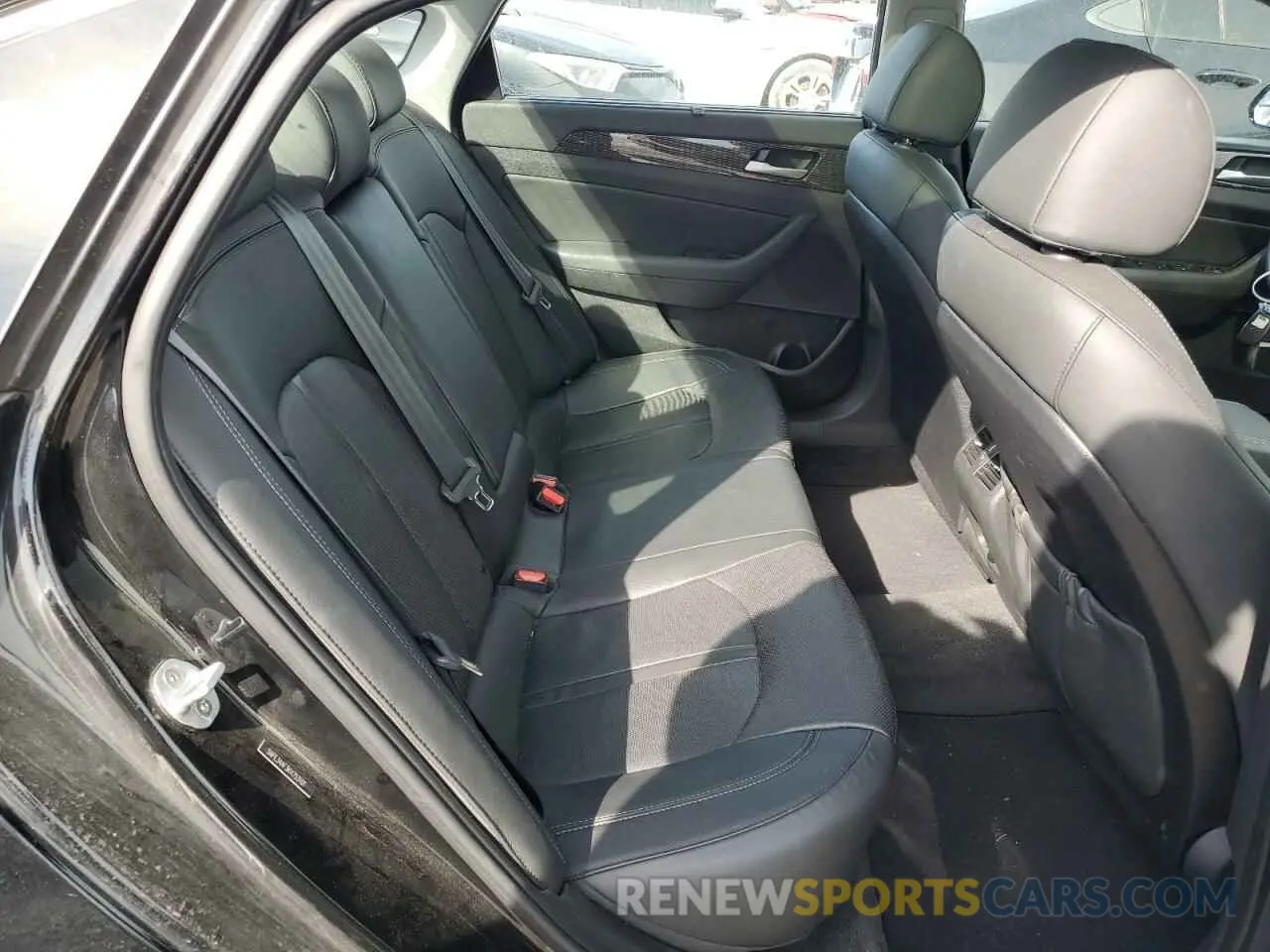 10 Photograph of a damaged car 5NPE34AF3KH753101 HYUNDAI SONATA 2019