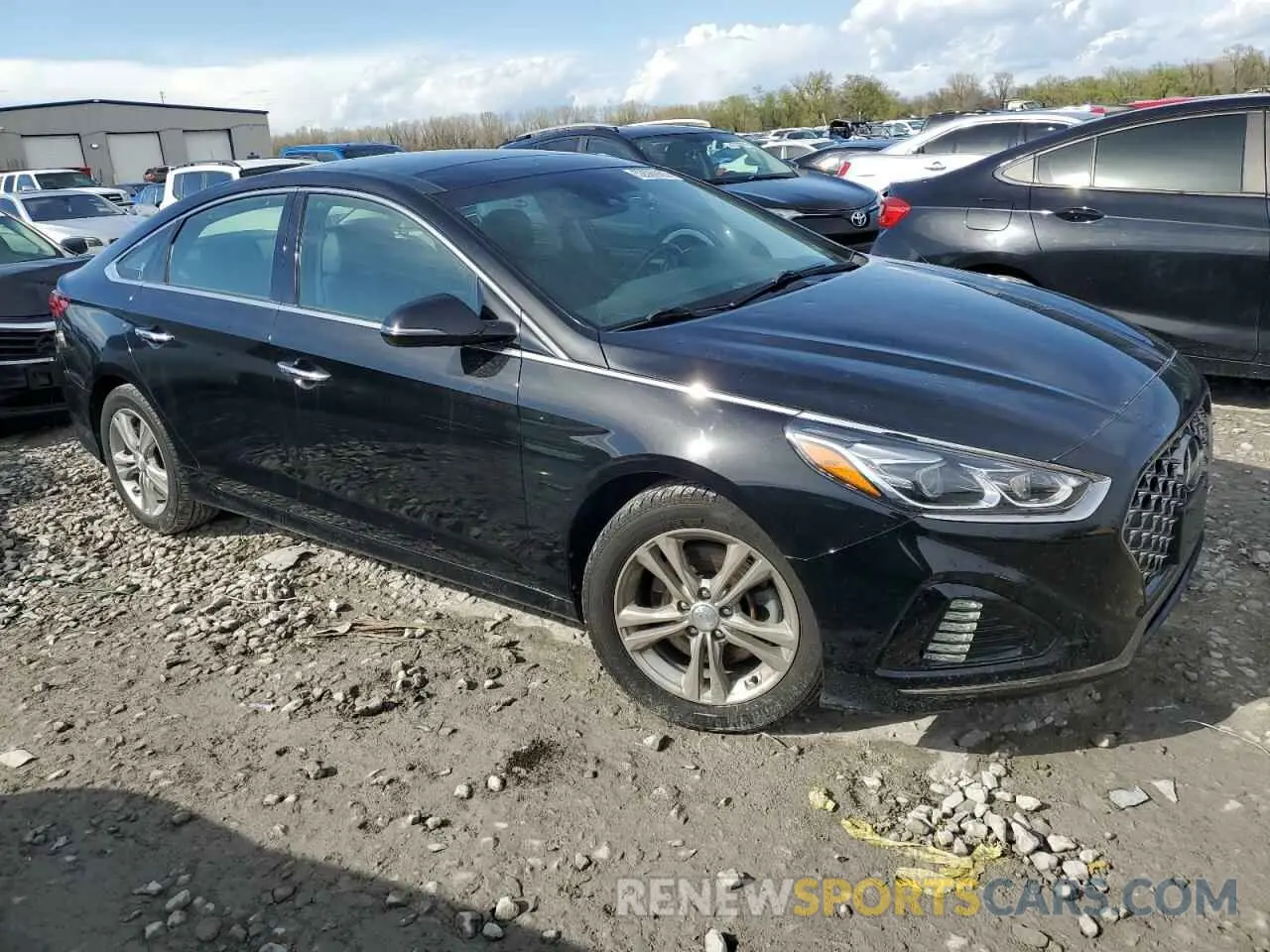 4 Photograph of a damaged car 5NPE34AF3KH753101 HYUNDAI SONATA 2019