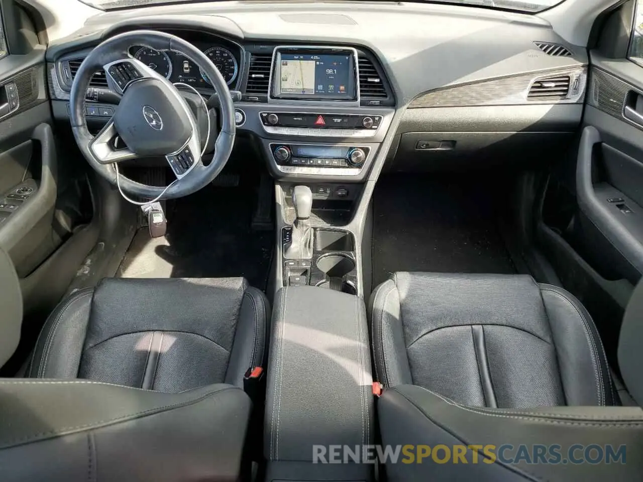 8 Photograph of a damaged car 5NPE34AF3KH753101 HYUNDAI SONATA 2019