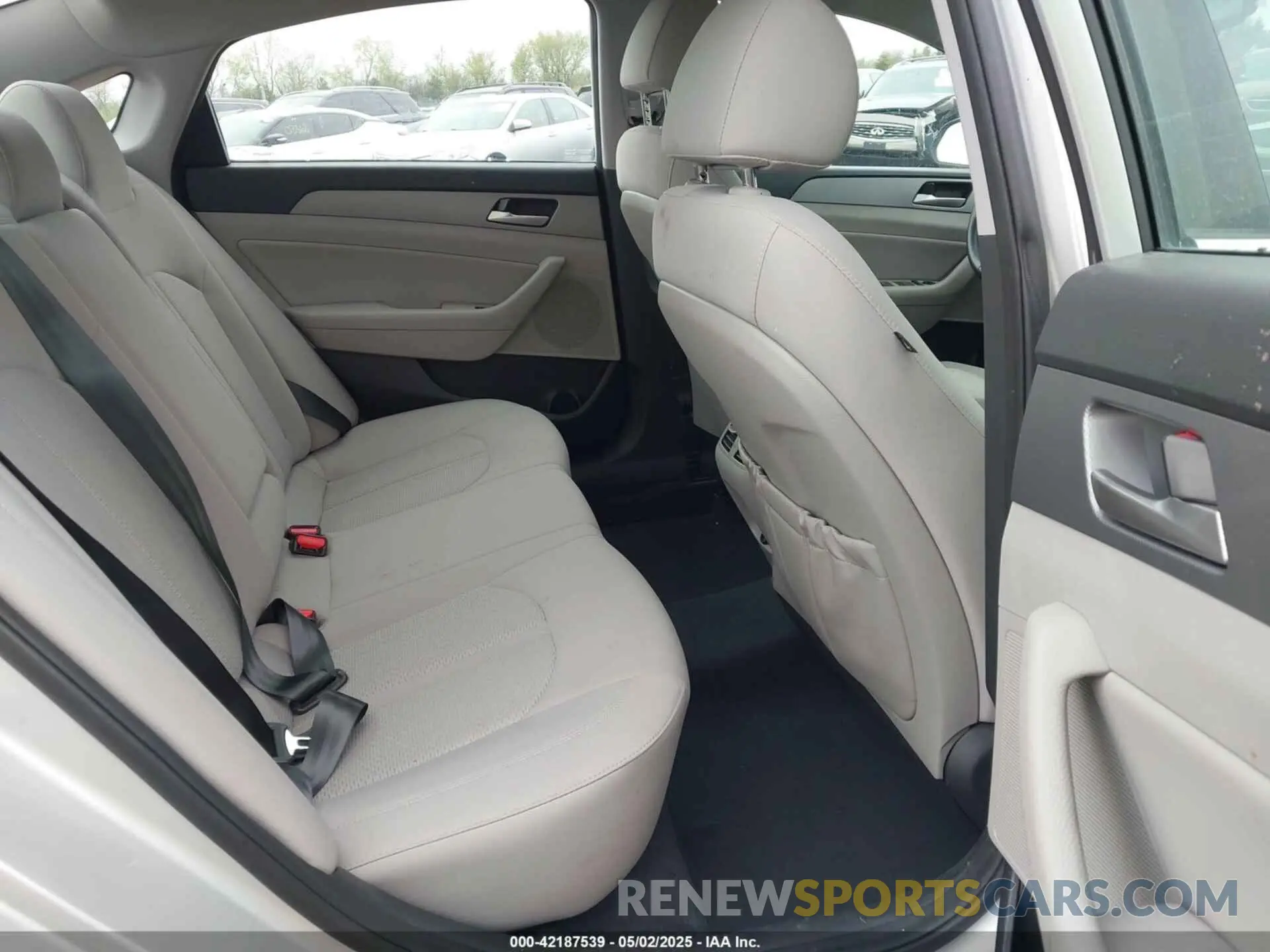 8 Photograph of a damaged car 5NPE34AF3KH753809 HYUNDAI SONATA 2019