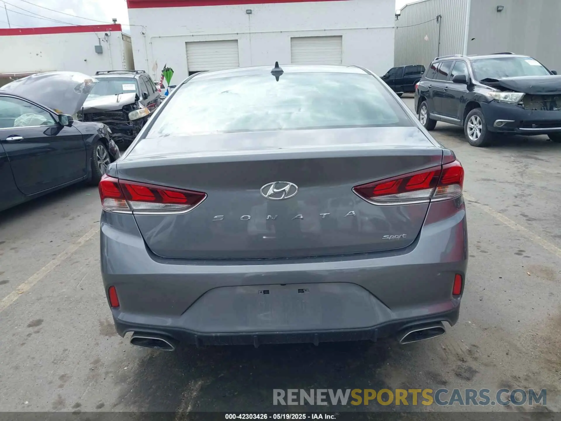 16 Photograph of a damaged car 5NPE34AF3KH758220 HYUNDAI SONATA 2019