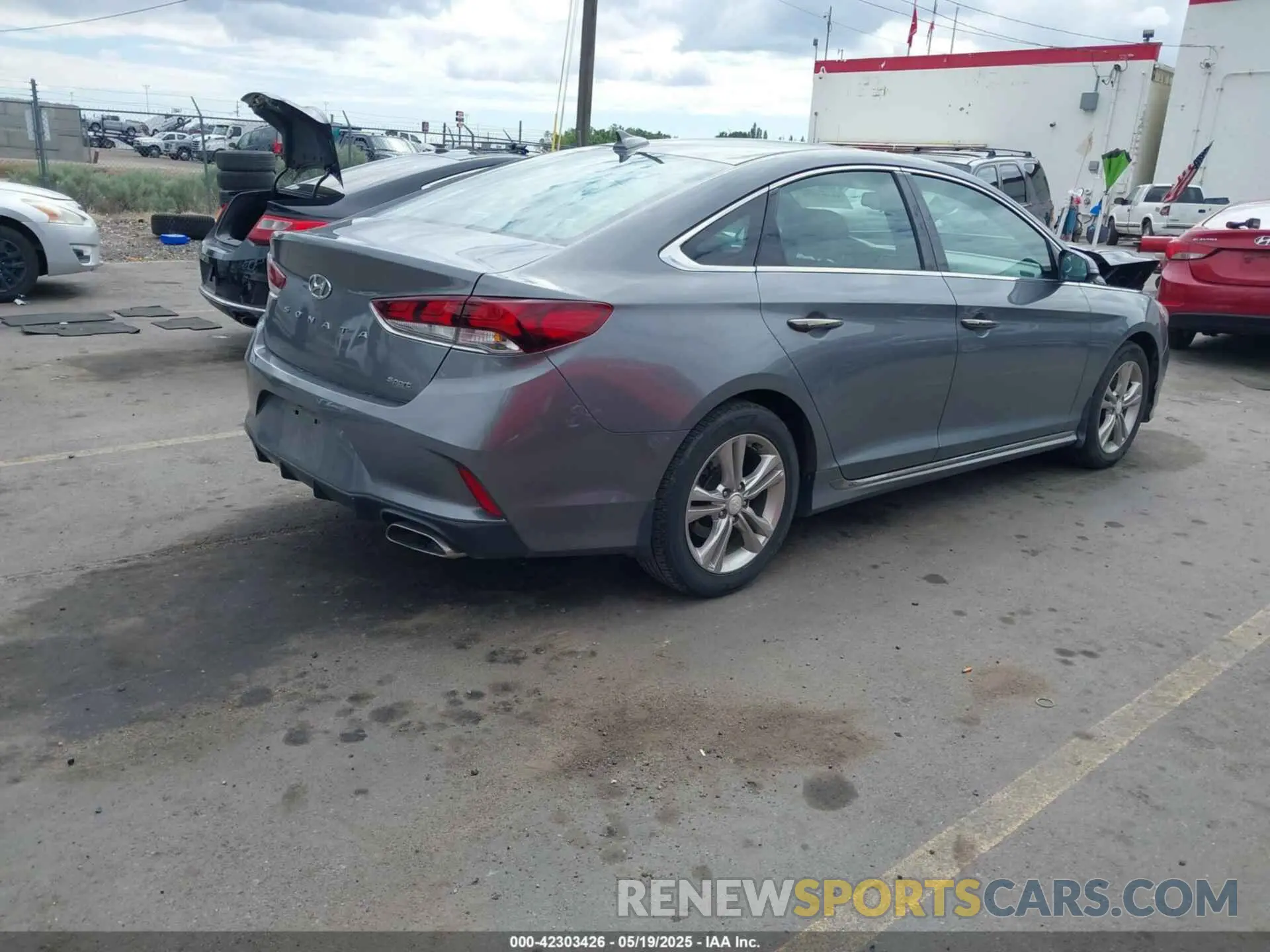 4 Photograph of a damaged car 5NPE34AF3KH758220 HYUNDAI SONATA 2019