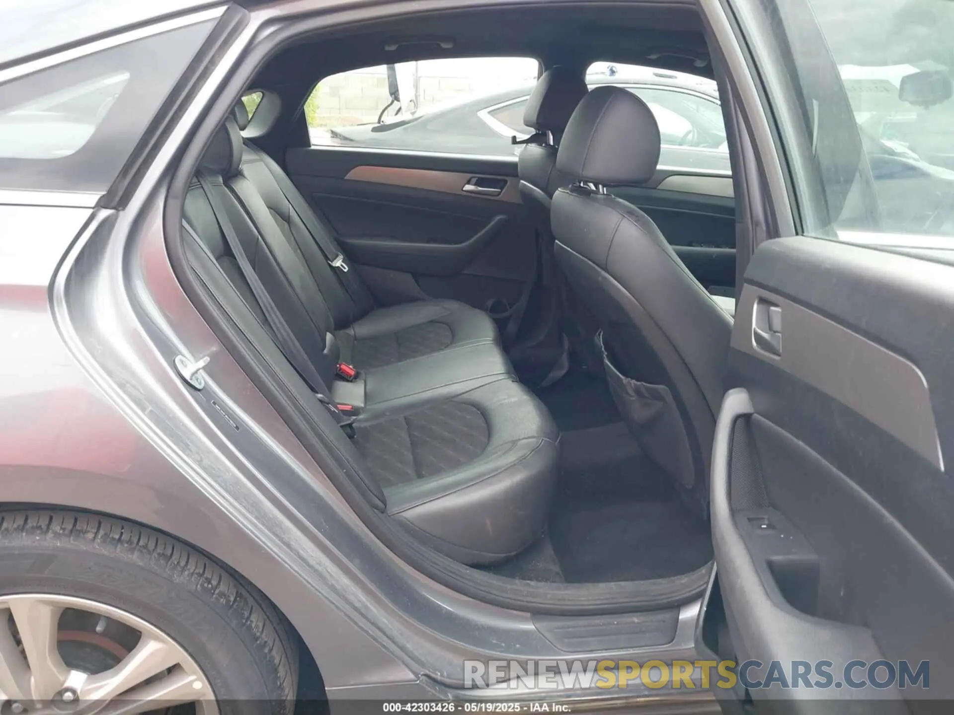 8 Photograph of a damaged car 5NPE34AF3KH758220 HYUNDAI SONATA 2019