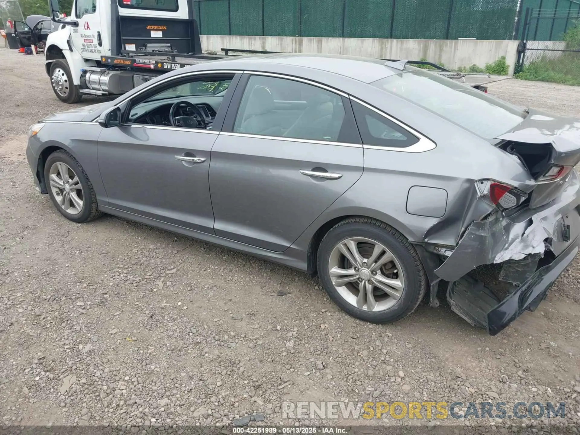 3 Photograph of a damaged car 5NPE34AF3KH758945 HYUNDAI SONATA 2019