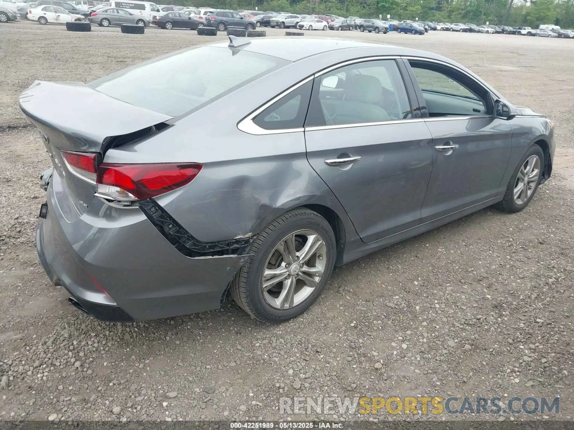 4 Photograph of a damaged car 5NPE34AF3KH758945 HYUNDAI SONATA 2019
