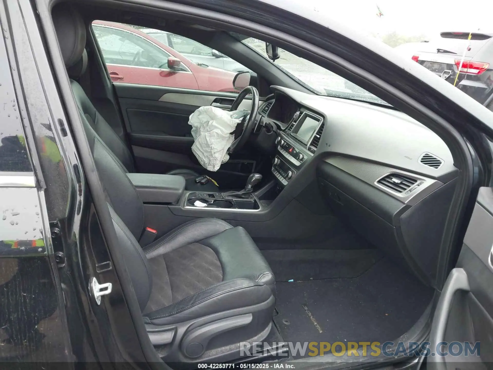 5 Photograph of a damaged car 5NPE34AF3KH791265 HYUNDAI SONATA 2019