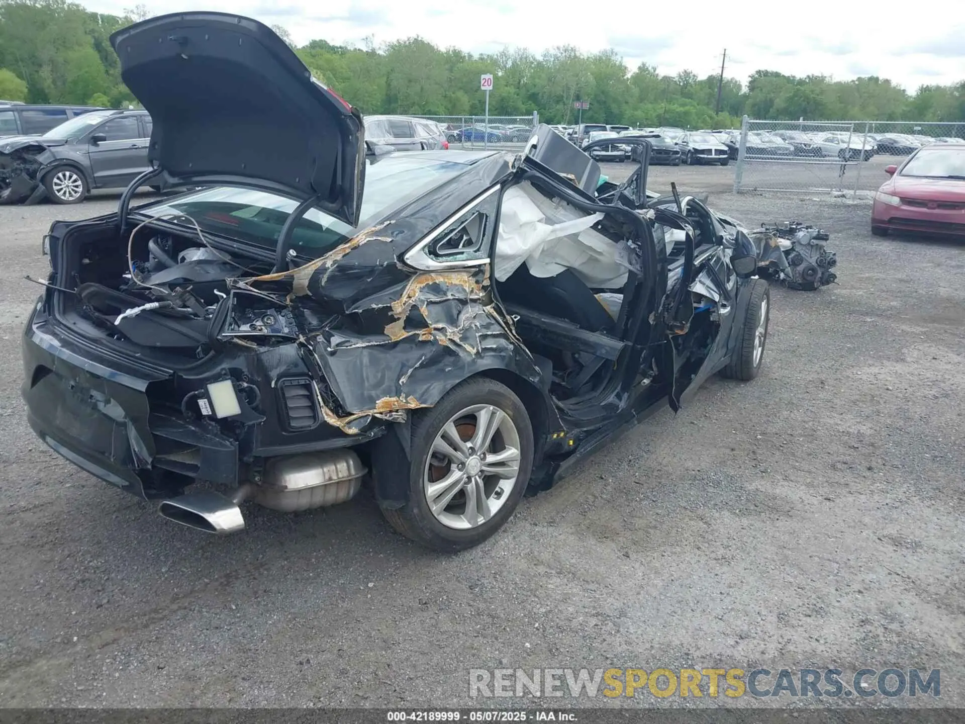 4 Photograph of a damaged car 5NPE34AF3KH803382 HYUNDAI SONATA 2019