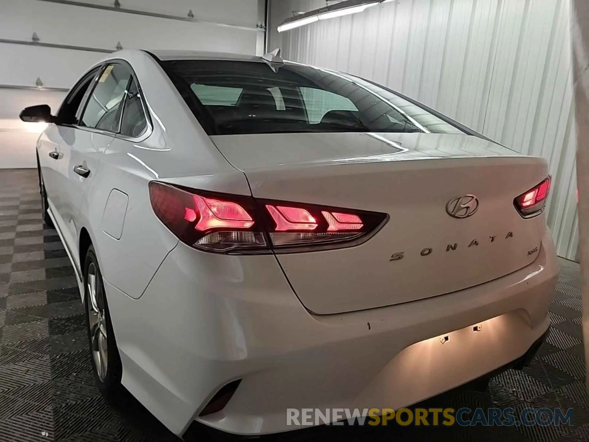 10 Photograph of a damaged car 5NPE34AF3KH808680 HYUNDAI SONATA 2019