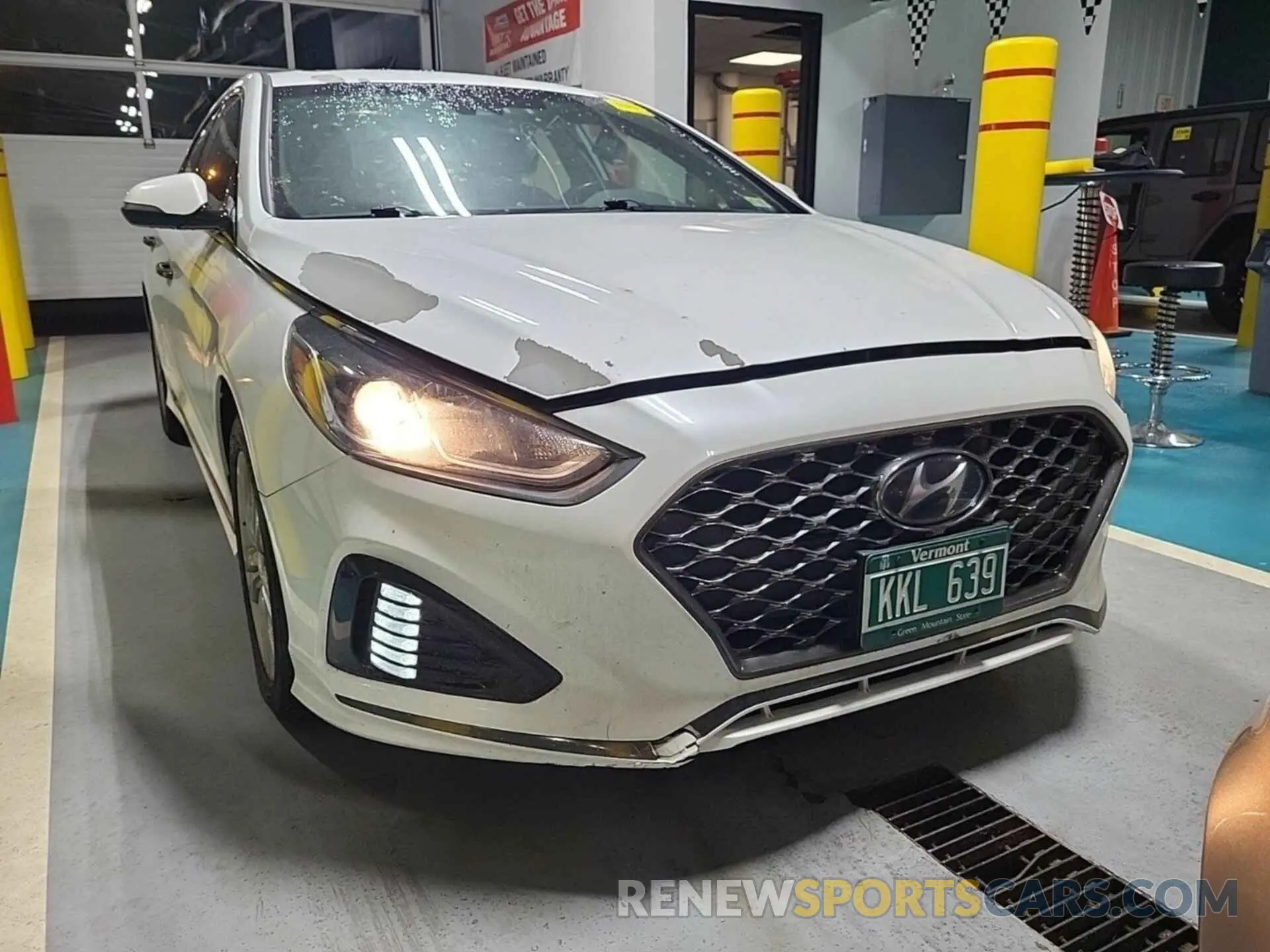34 Photograph of a damaged car 5NPE34AF3KH808680 HYUNDAI SONATA 2019