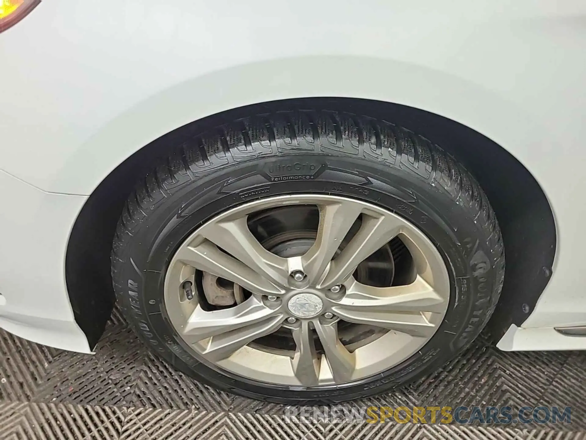 41 Photograph of a damaged car 5NPE34AF3KH808680 HYUNDAI SONATA 2019
