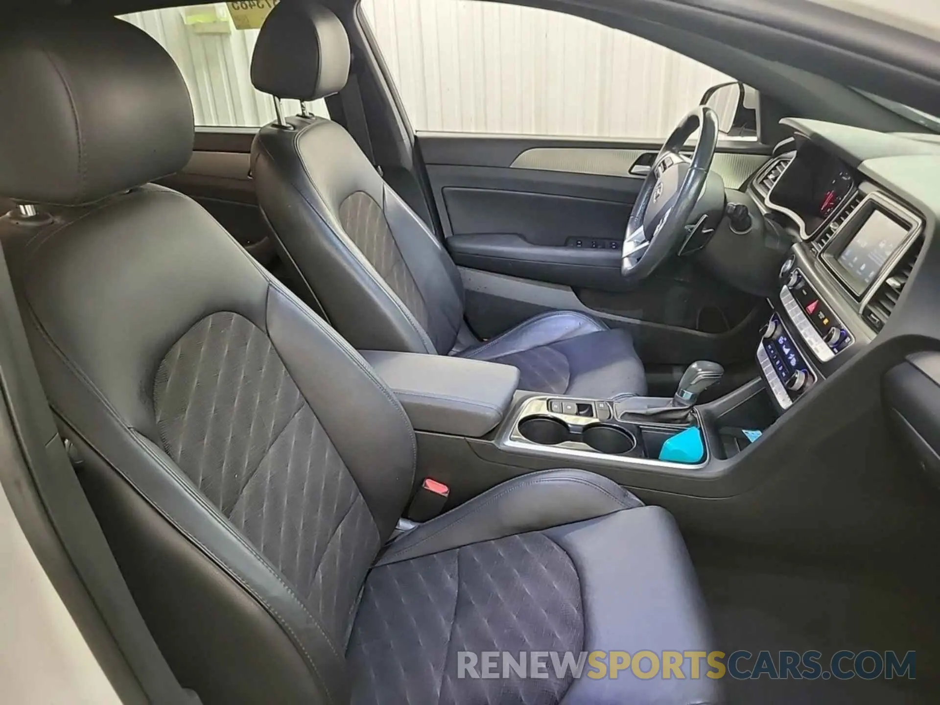 44 Photograph of a damaged car 5NPE34AF3KH808680 HYUNDAI SONATA 2019