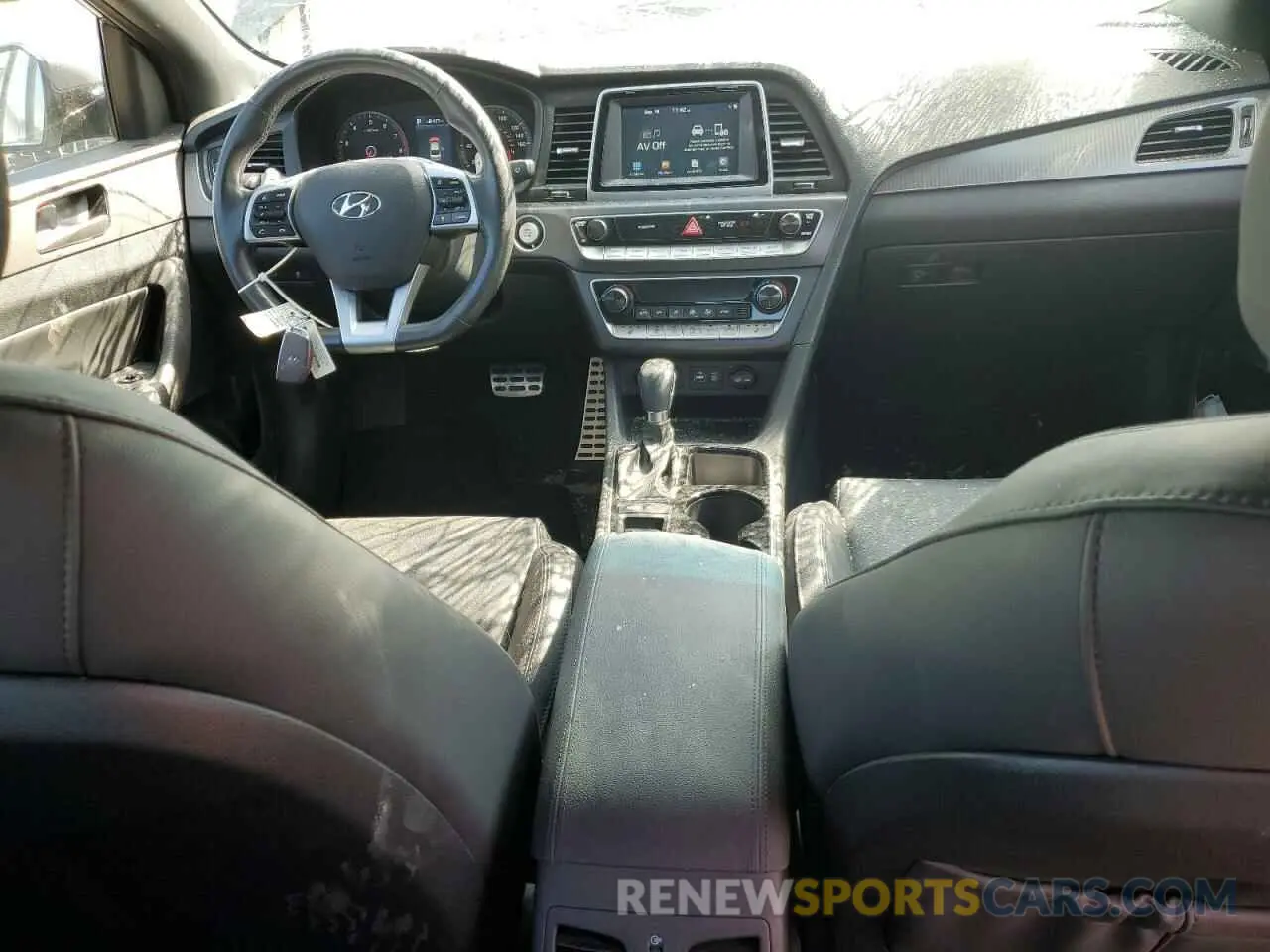 8 Photograph of a damaged car 5NPE34AF3KH809067 HYUNDAI SONATA 2019