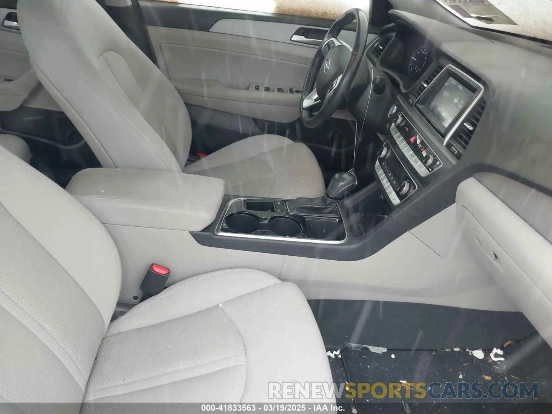 5 Photograph of a damaged car 5NPE34AF3KH809604 HYUNDAI SONATA 2019
