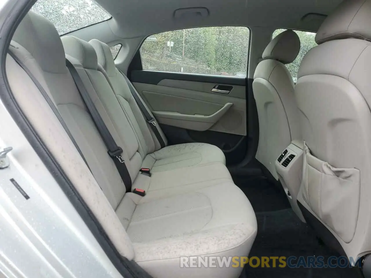 10 Photograph of a damaged car 5NPE34AF3KH813720 HYUNDAI SONATA 2019