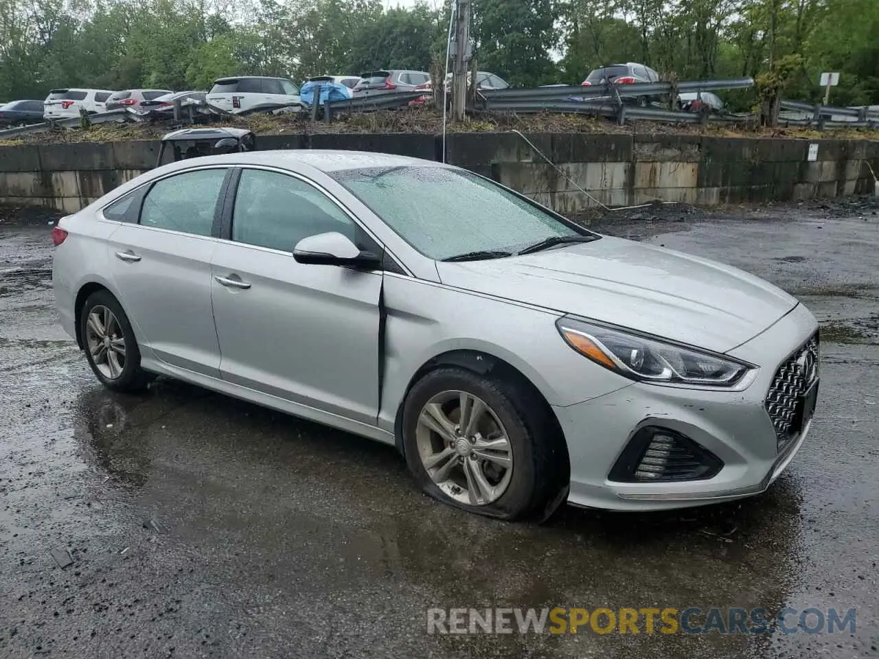 4 Photograph of a damaged car 5NPE34AF3KH813720 HYUNDAI SONATA 2019