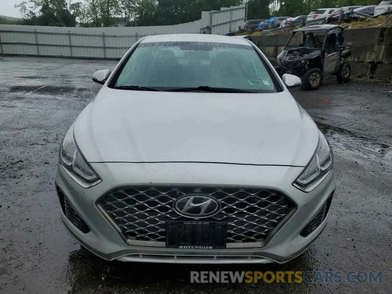 5 Photograph of a damaged car 5NPE34AF3KH813720 HYUNDAI SONATA 2019